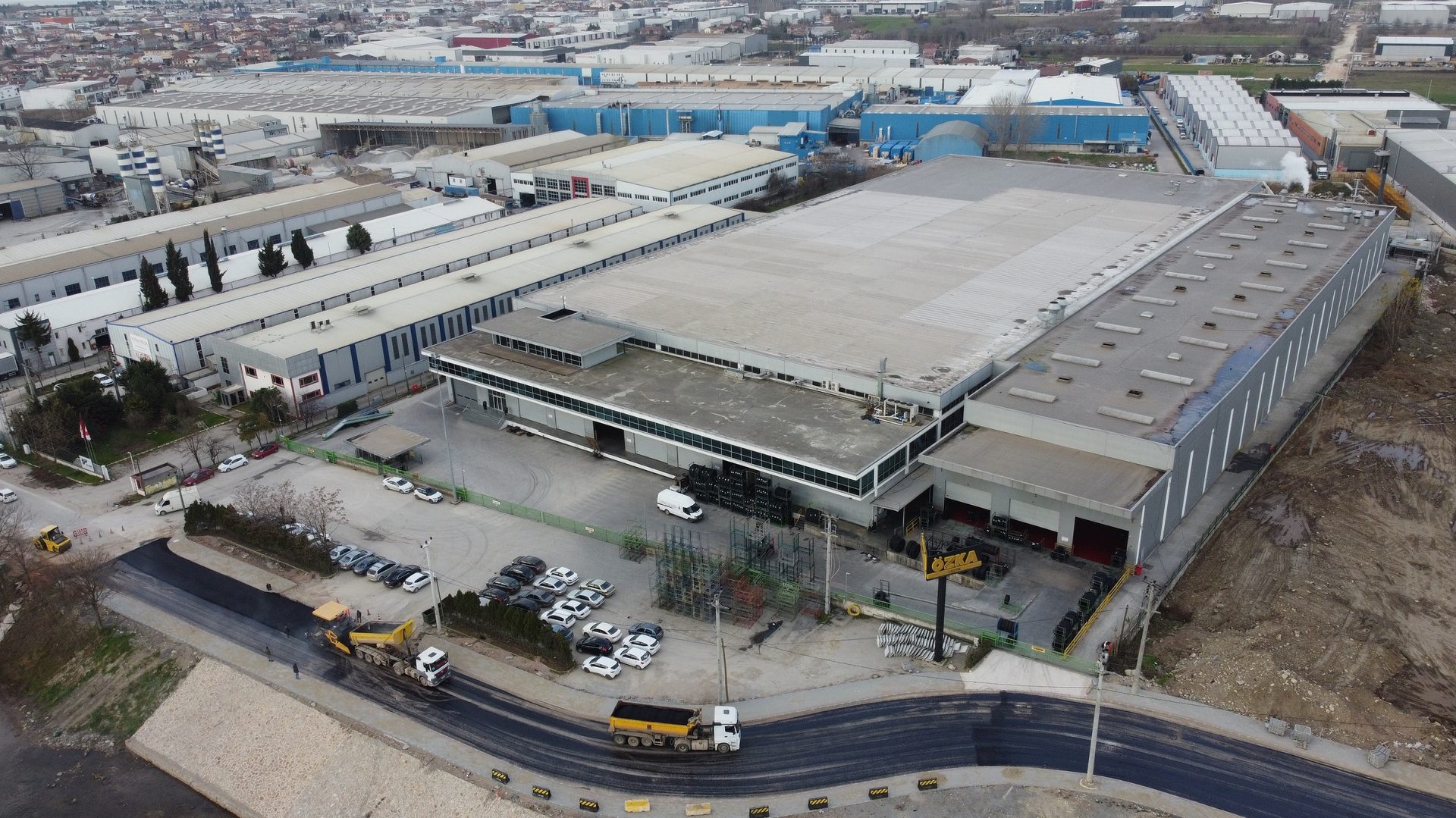 Transport hub, Urban design, Public space, Residential area, Infrastructure, Building, Vehicle, Architecture, Car, Wheel
