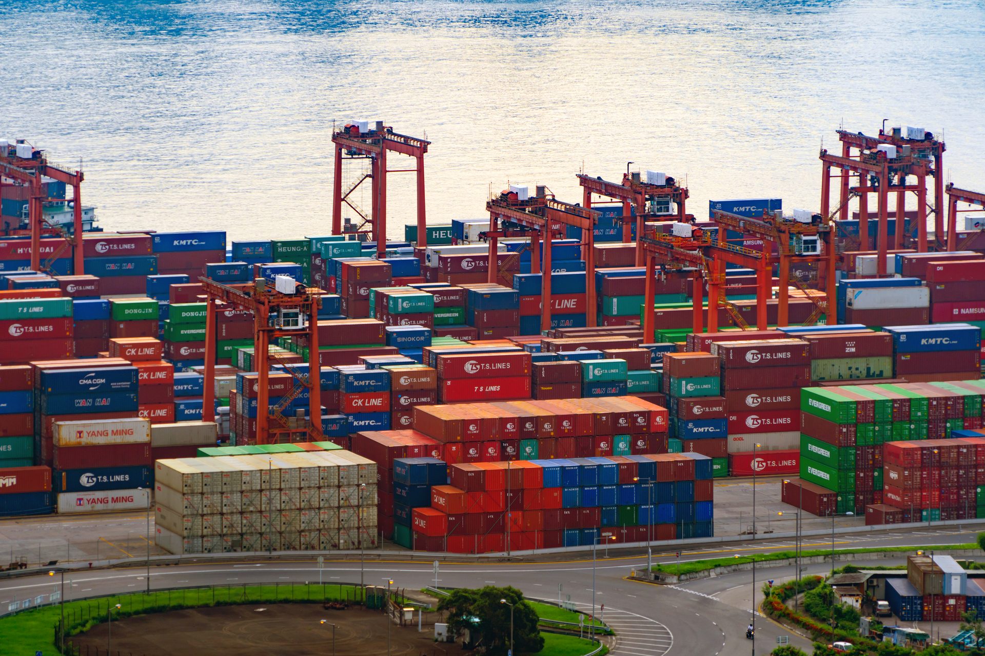 Urban design, Residential area, Daytime, Water, Infrastructure, Architecture, Building, Plant, Neighbourhood