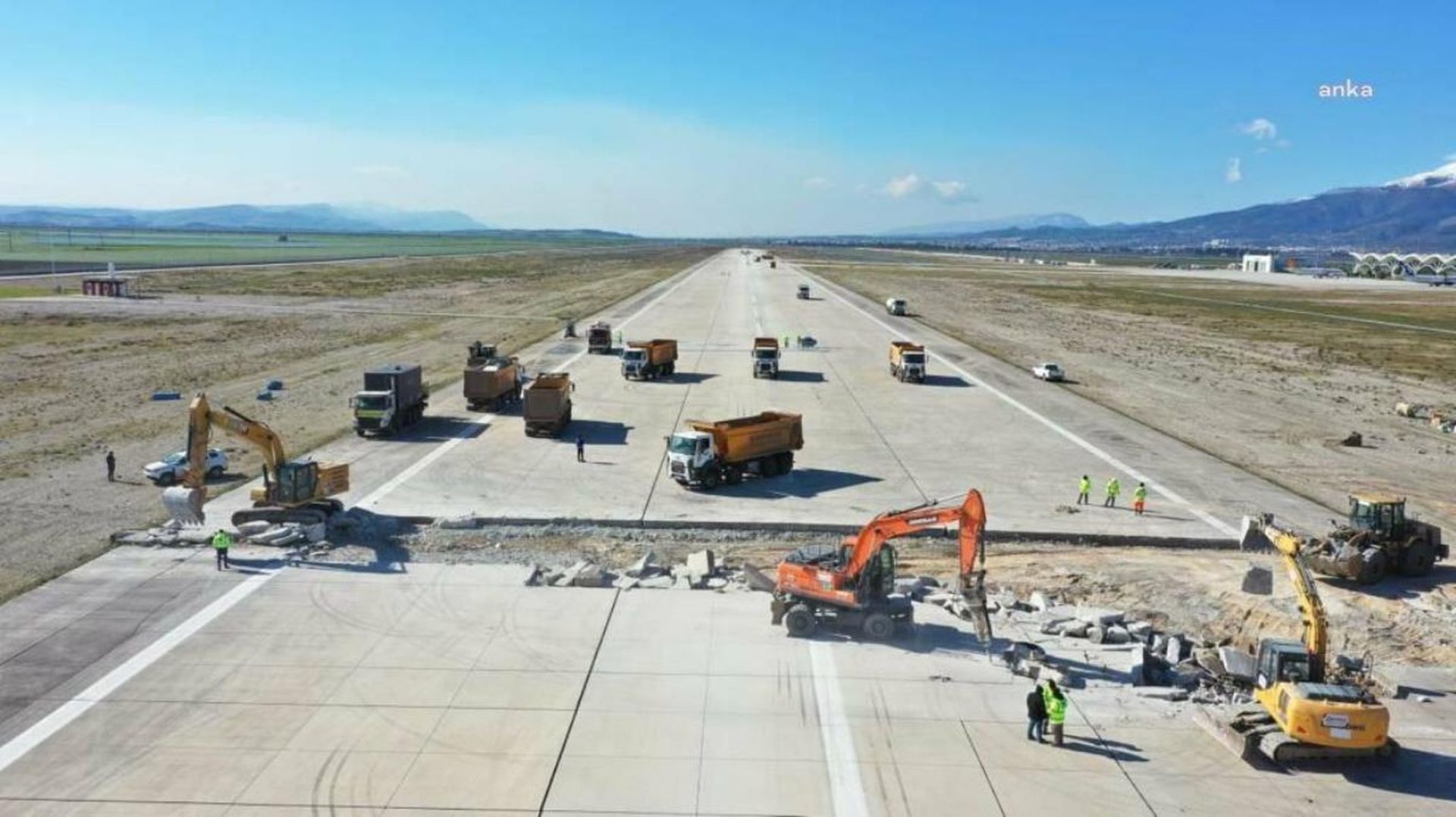 Road surface, Sky, Vehicle, Cloud, Infrastructure, Asphalt, Truck, Aircraft