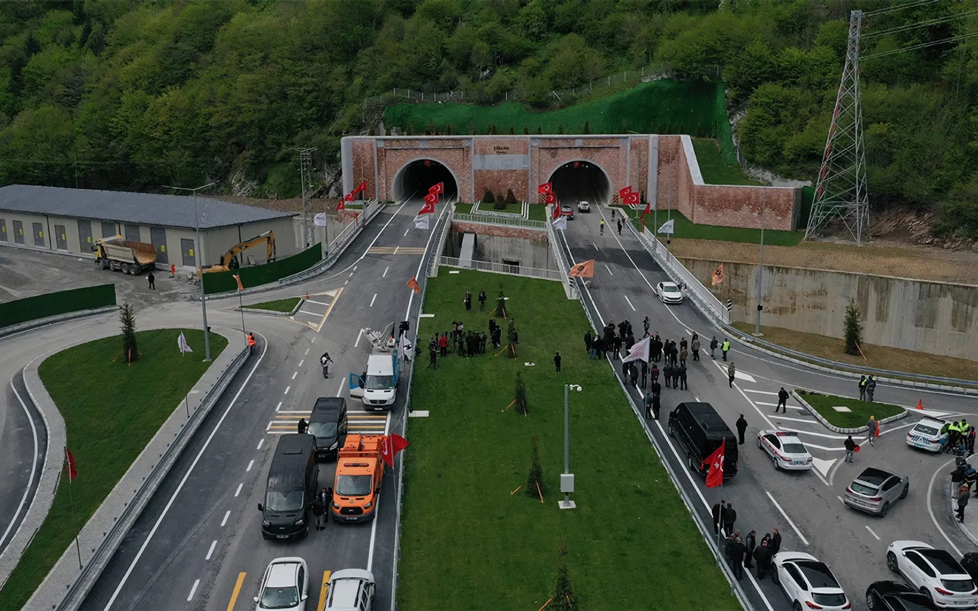 Mode of transport, Land vehicle, Road surface, Urban design, Car, Infrastructure, Tree, Asphalt, Thoroughfare