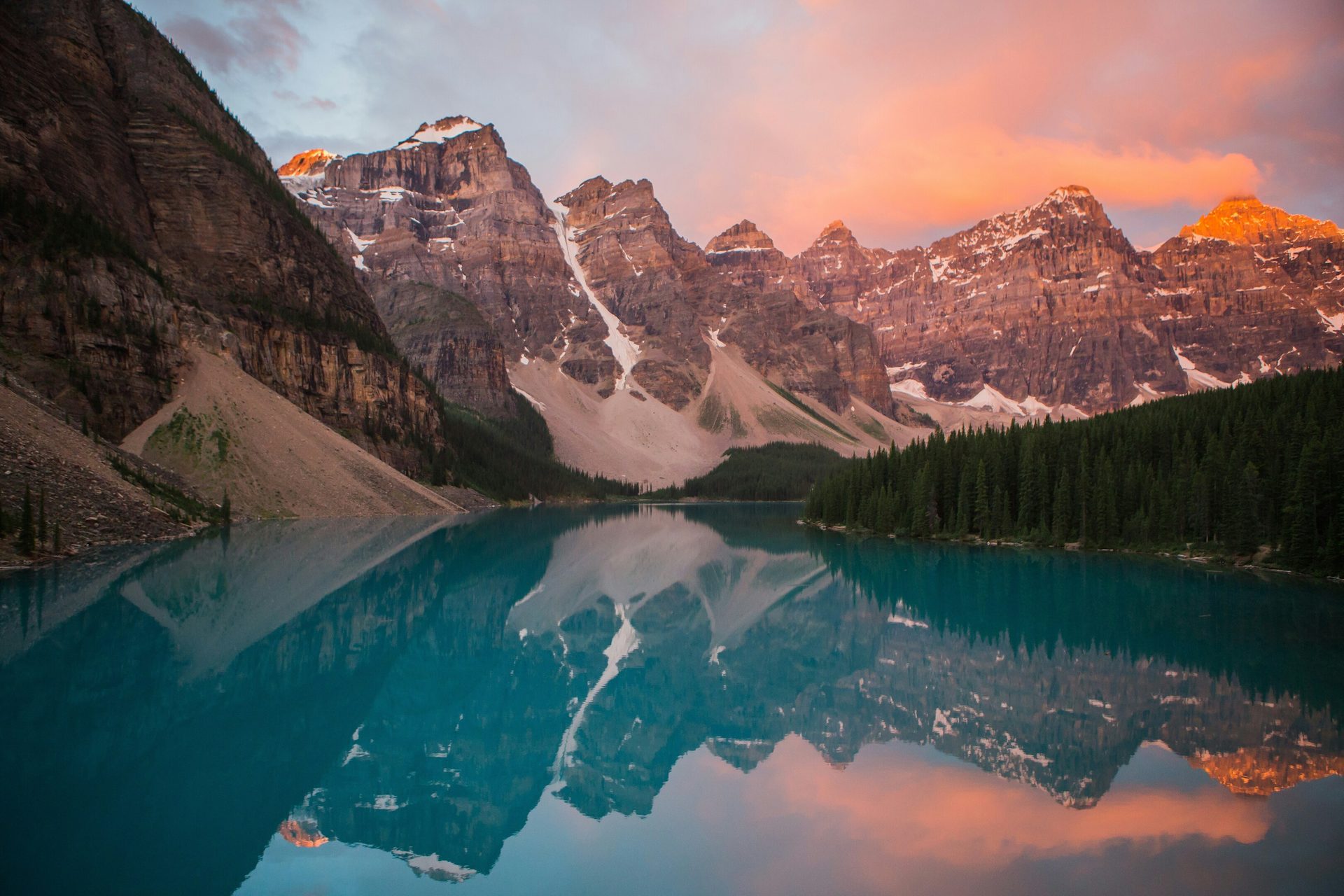 Natural landscape, Glacial landform, Water, Cloud, Sky, Mountain, Lake, Highland, Watercourse, Bank