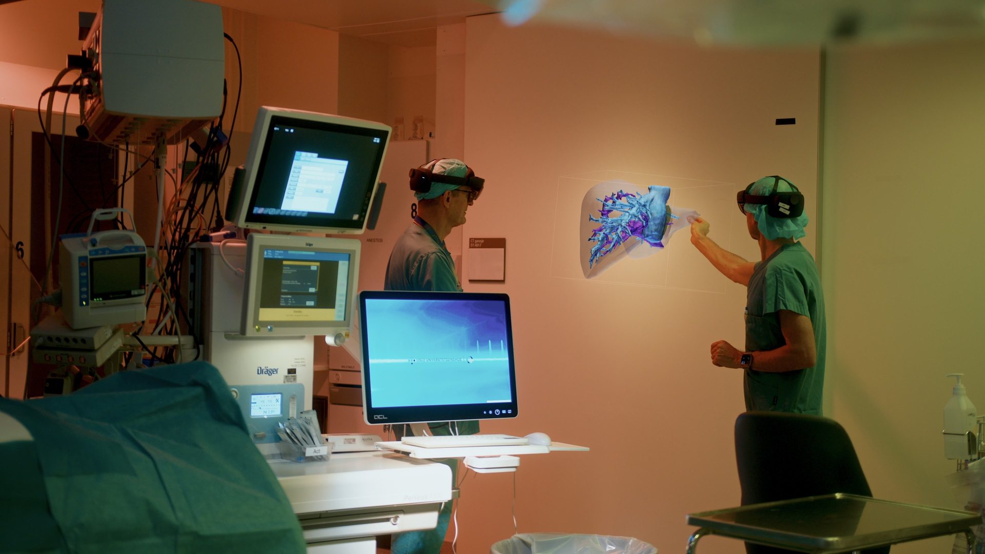 Kirurger jobber med hologrammer