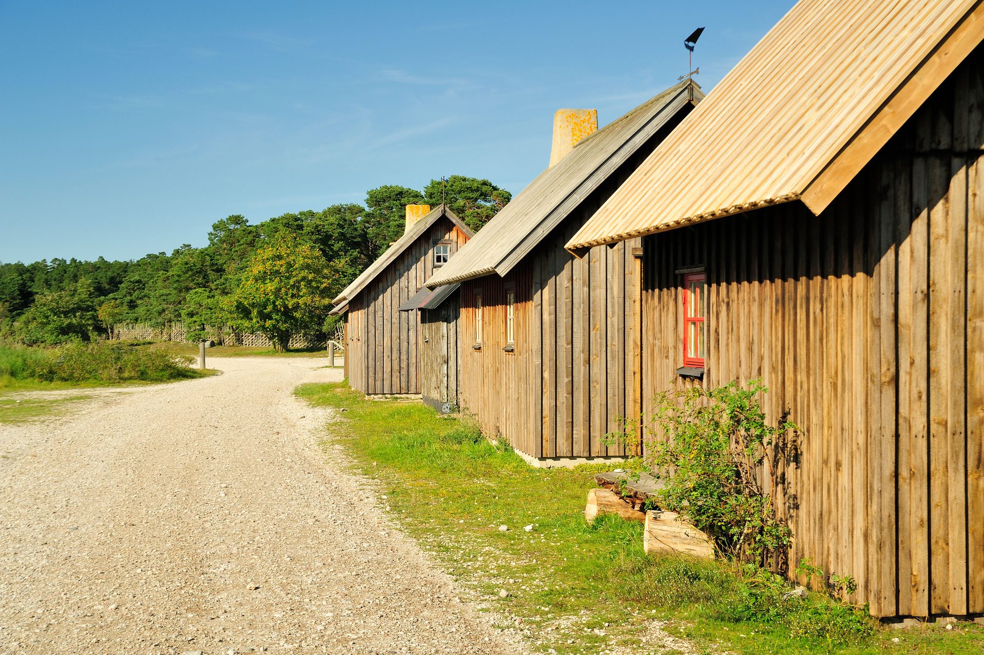 Land lot, Natural landscape, Plant, Sky, Building, Wood, Tree, Cottage, Grass, House