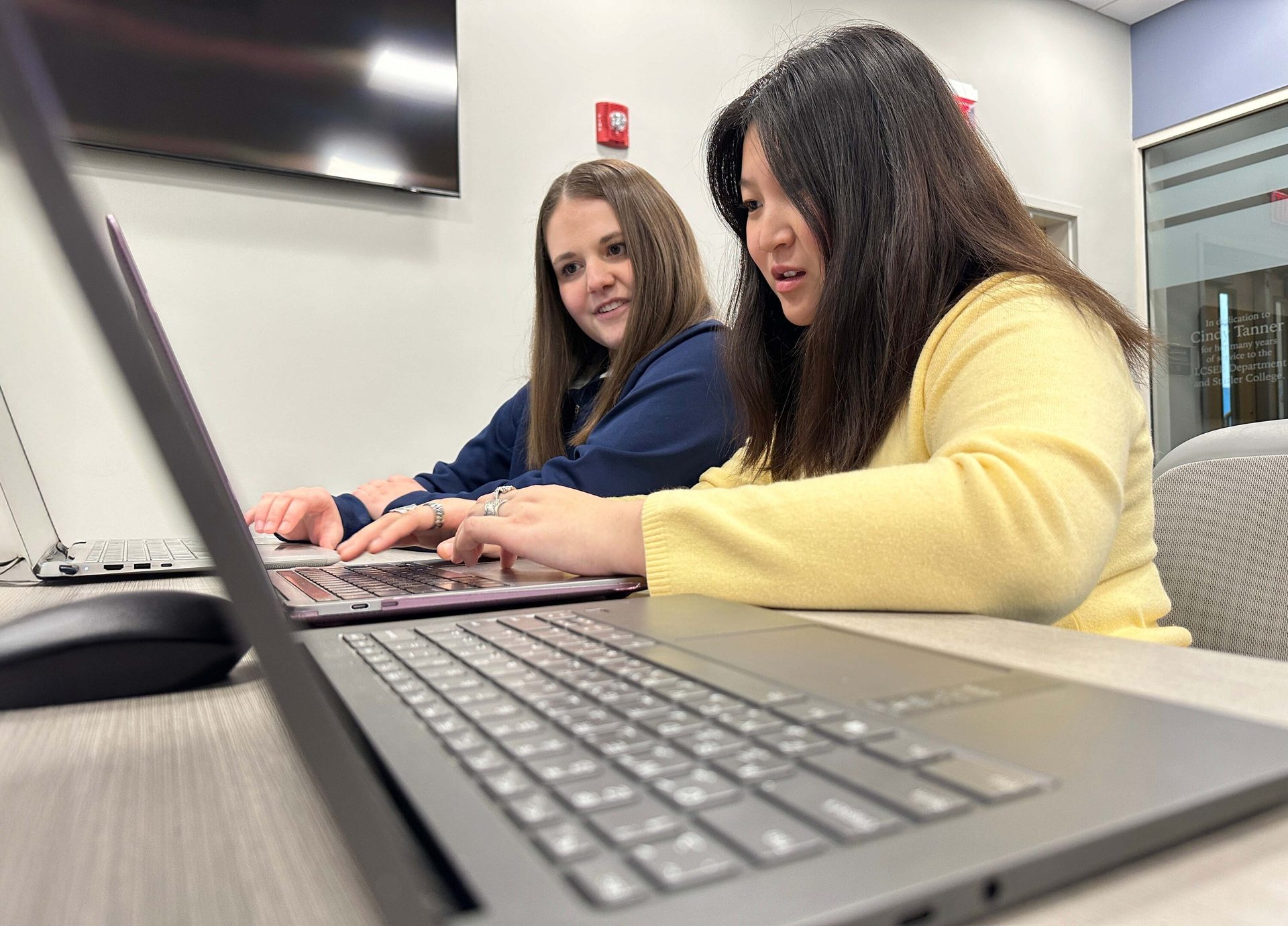 Electronic device, Personal computer, Office Equipment, Laptop, Netbook