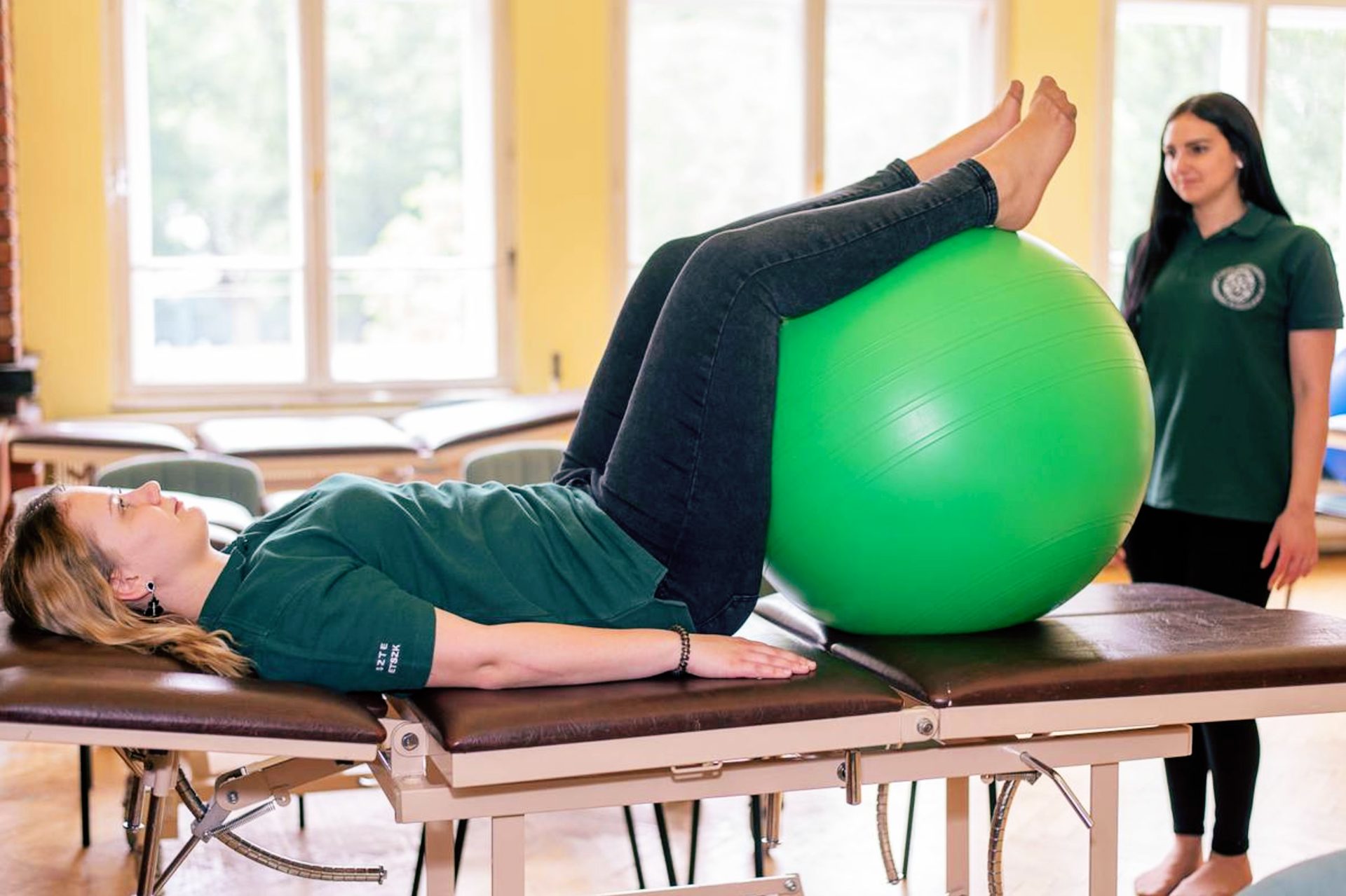 Human body, Clothing, Hair, Joint, Shoulder, Arm, Table, Leg, Green, Window