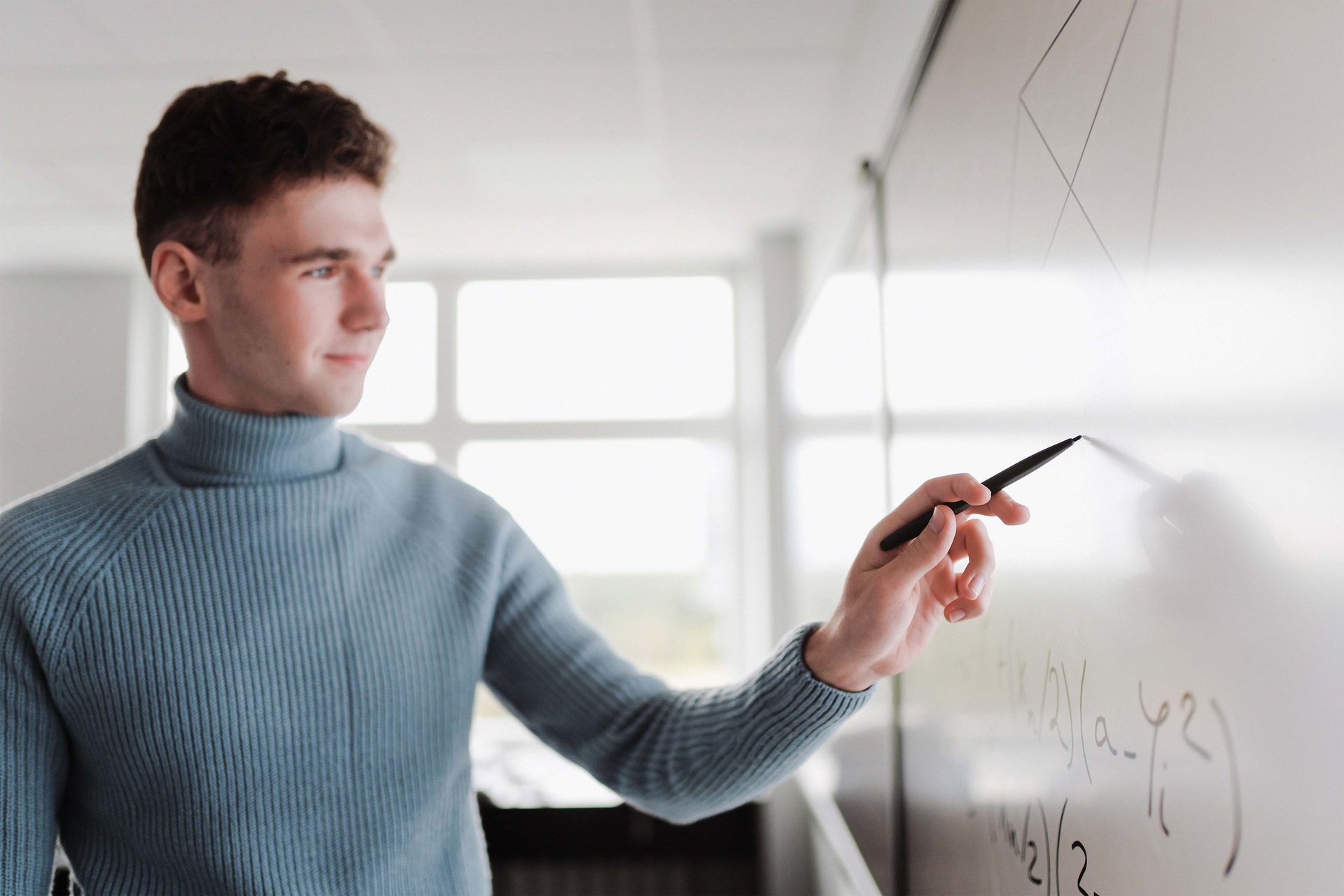 Writing instrument accessory, Office supplies, Dress shirt, Hand, Shoulder, Handwriting, Sleeve, Standing, Gesture, Collar