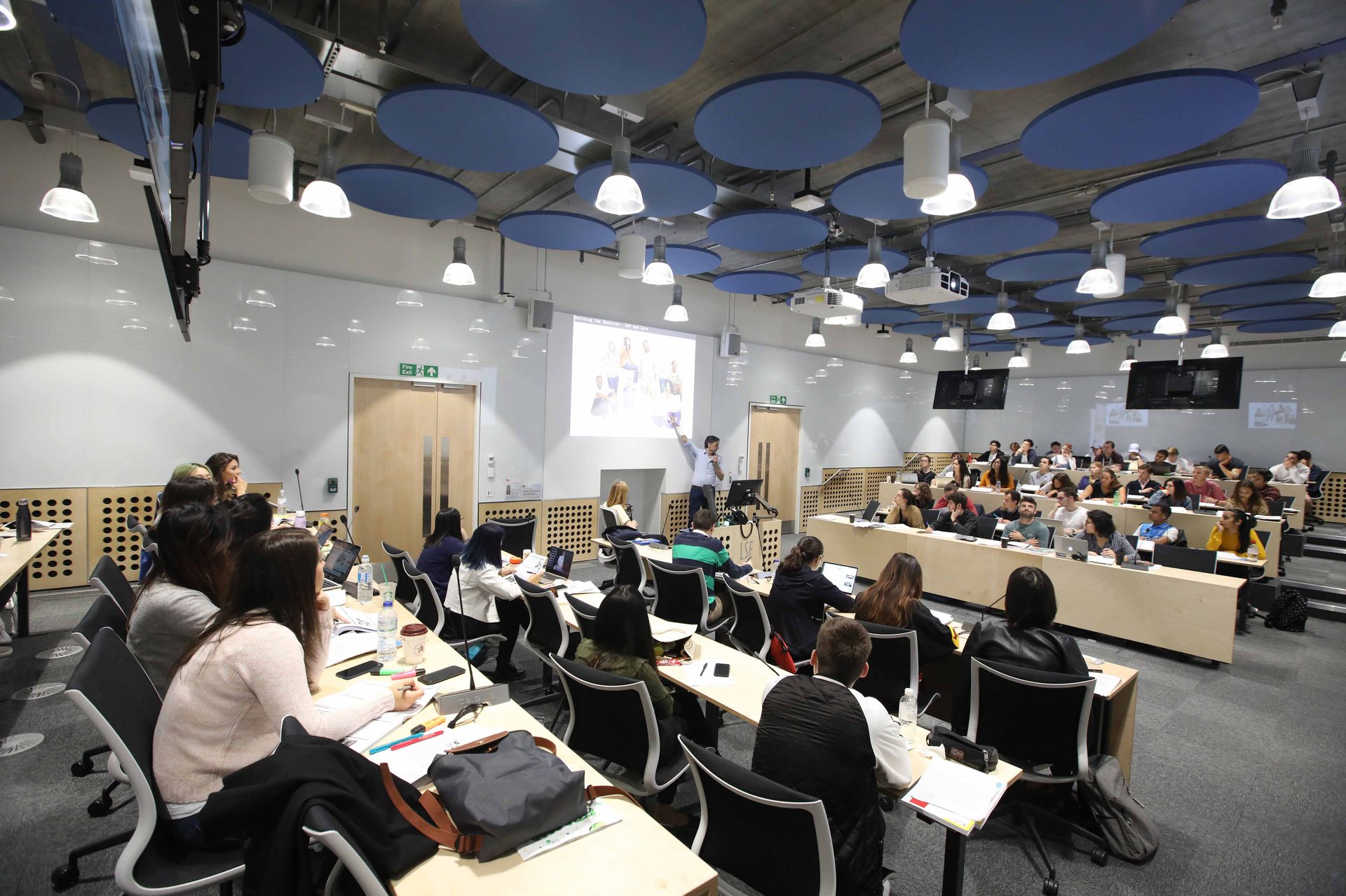 Interior design, Conference hall, Furniture, Chair, Ceiling, Technology, Job, Seminar