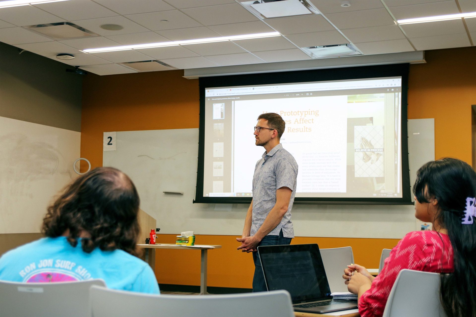 Shirt, Computer, Laptop, Table, Whiteboard, T-shirt