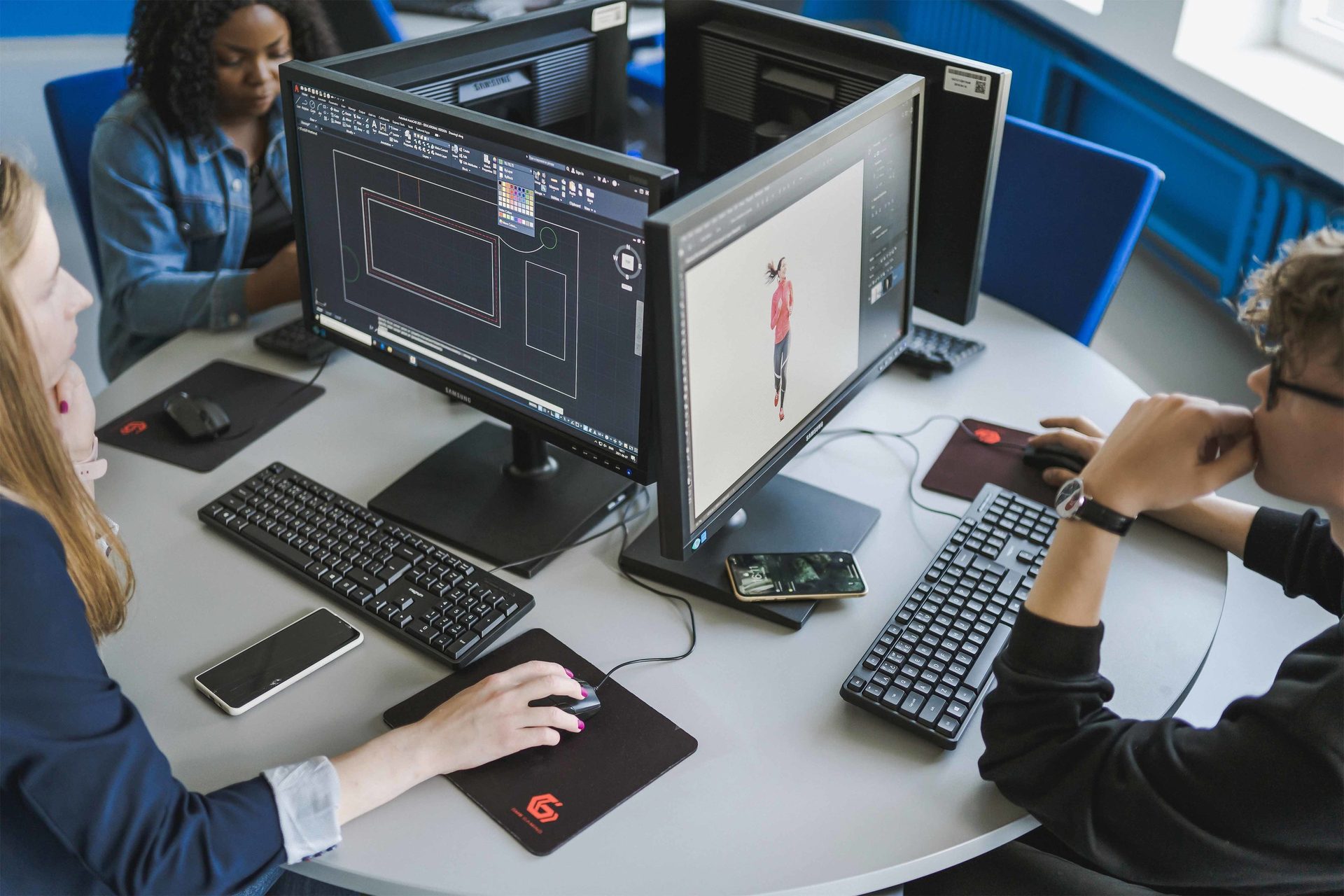 Personal computer, Input device, Clothing, Table, Peripheral, Desk