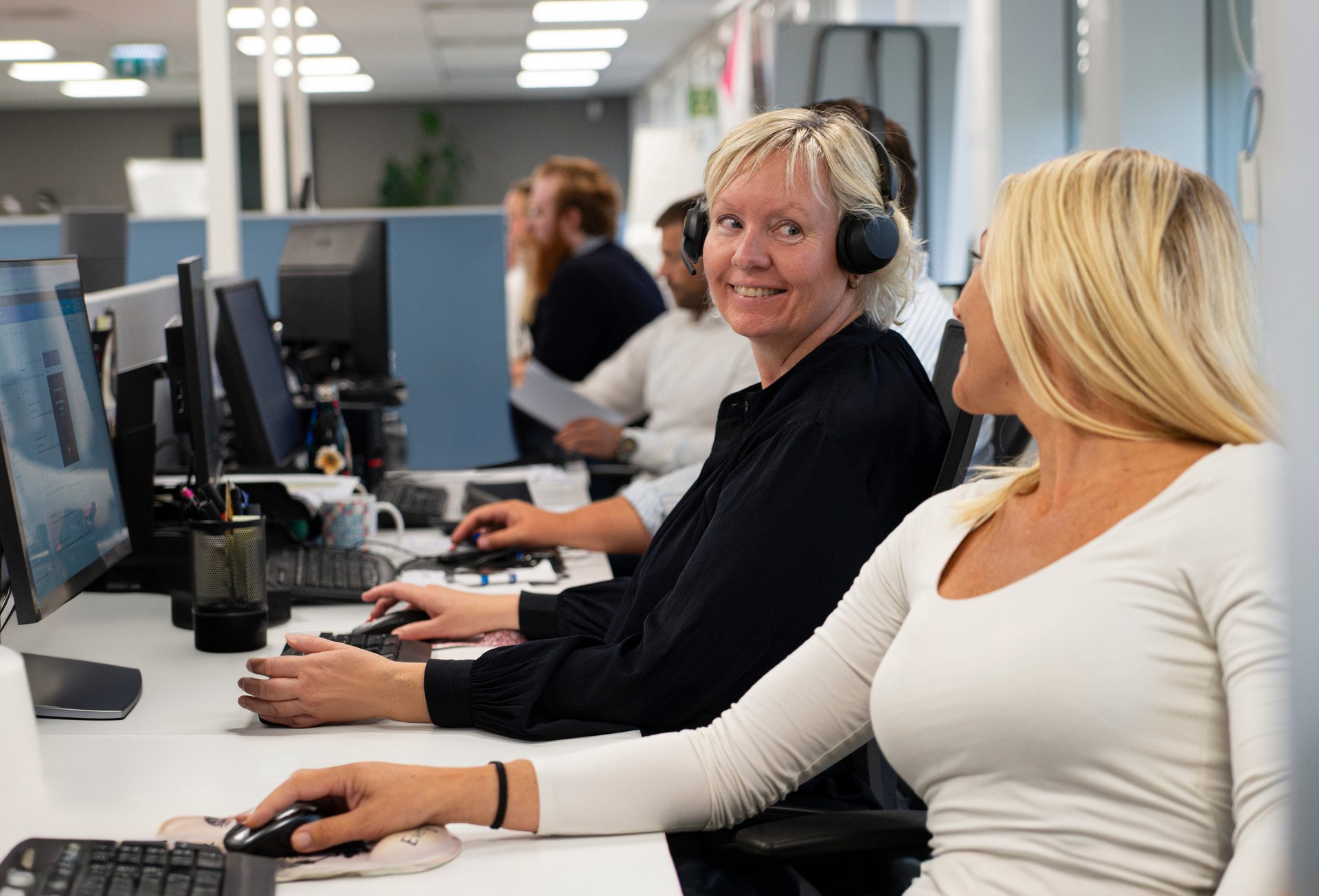 Personal computer, Input device, Automotive design, Table, Peripheral, Desk, Smile