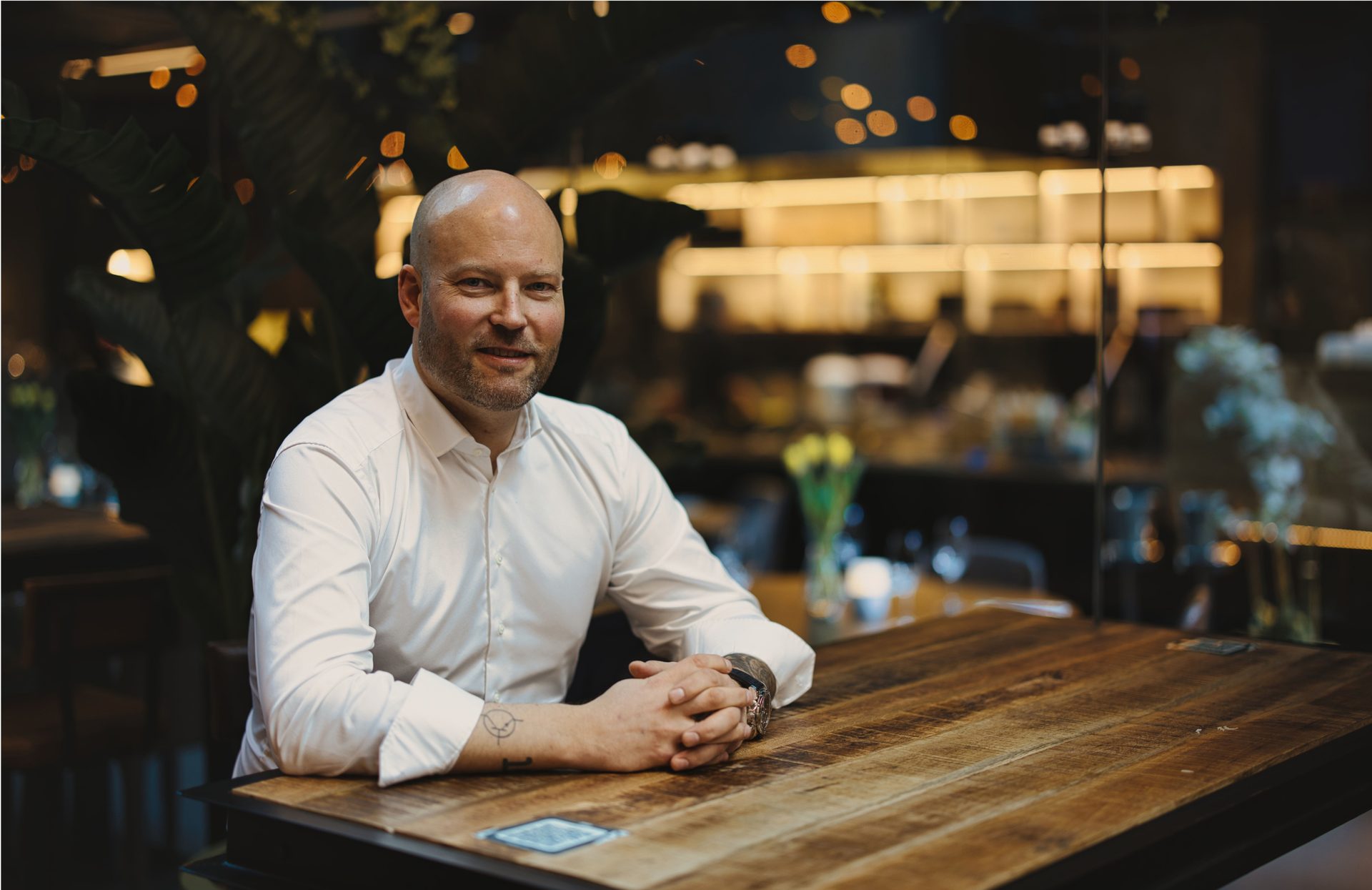 Flash photography, Table, Smile, Wood