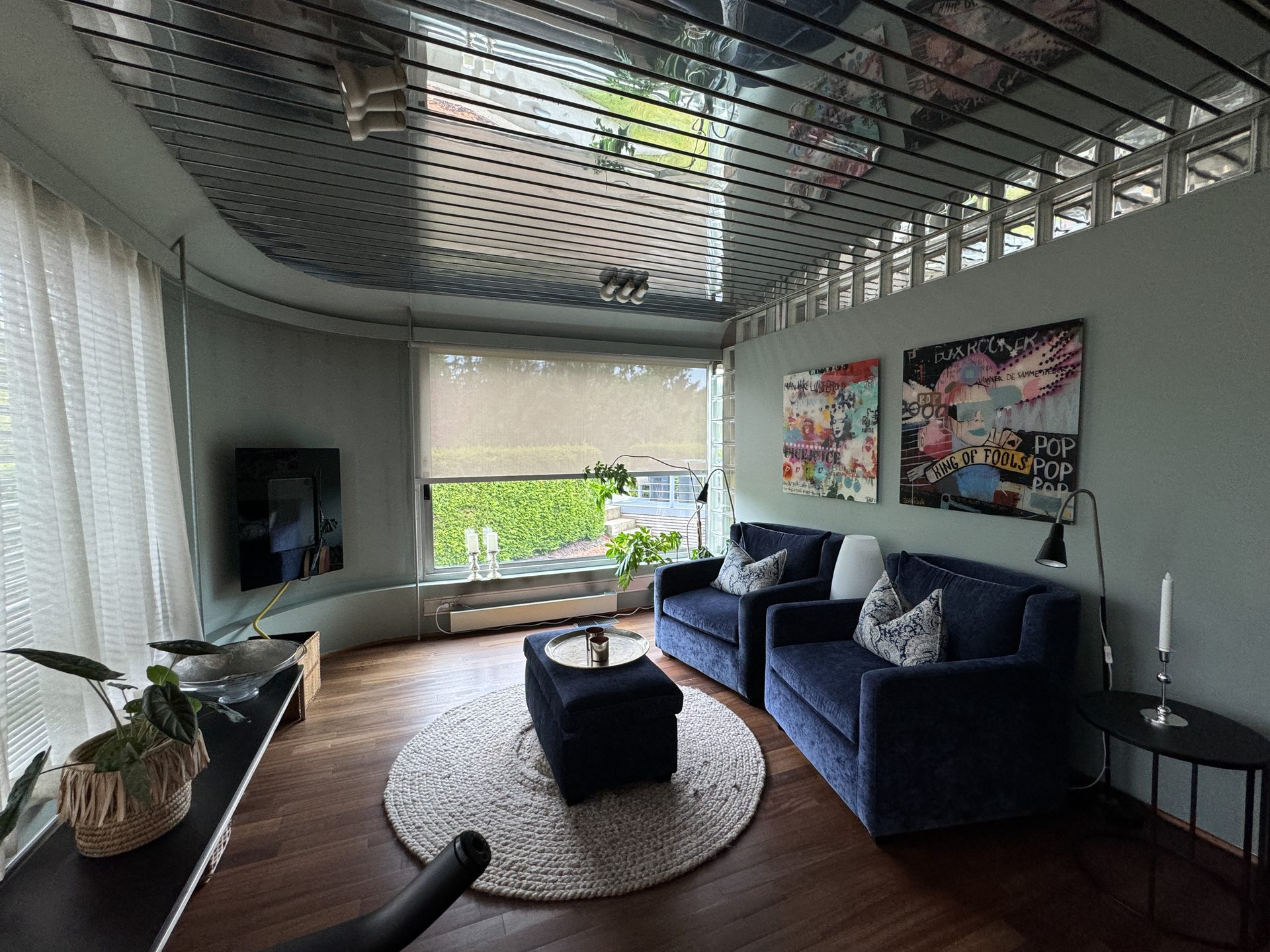Interior design, Living room, Table, Houseplant, Couch, Comfort, Flooring, Floor, Shade