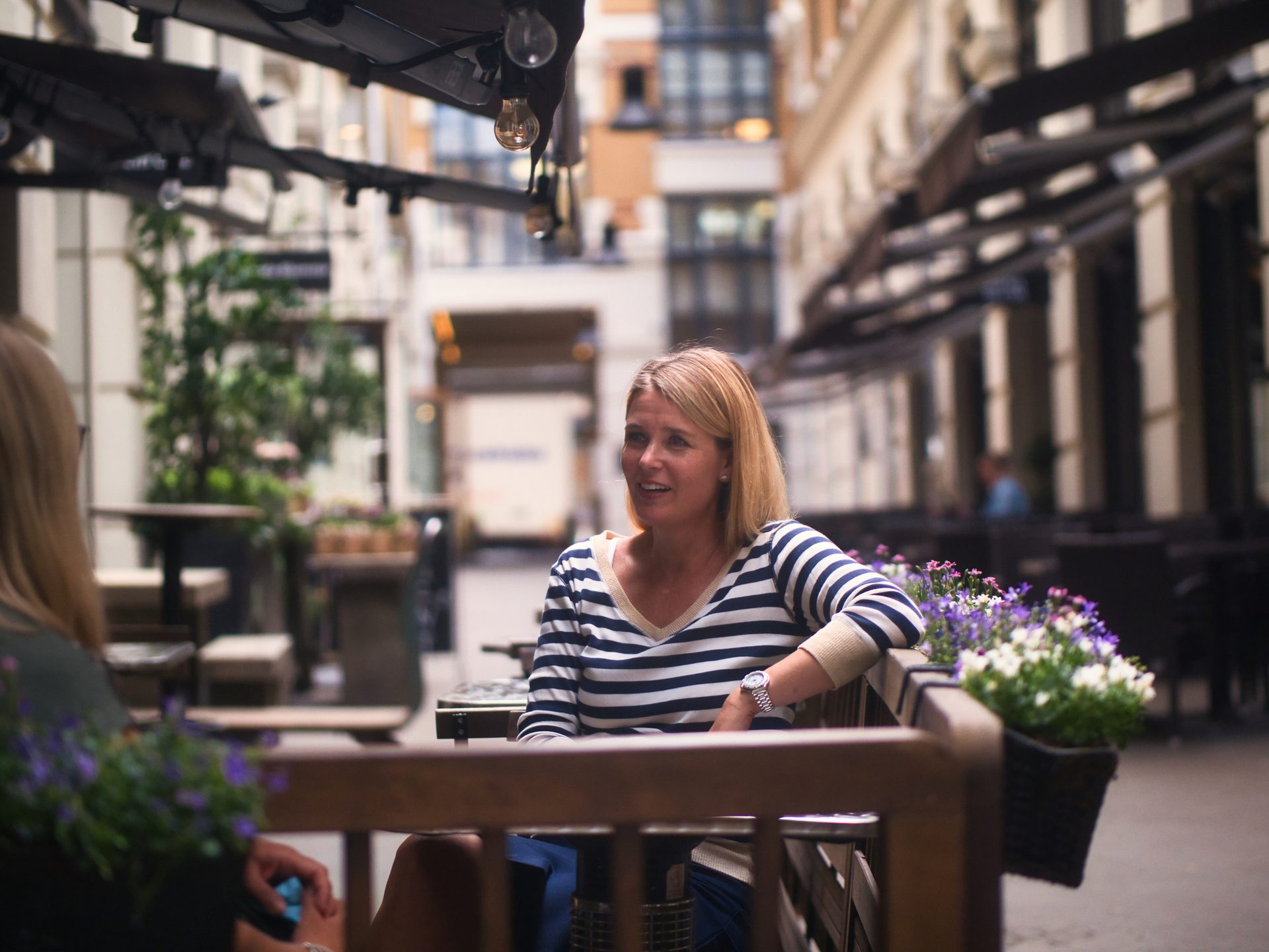 Public space, Plant, Daytime, Building, Table, Smile, Lighting