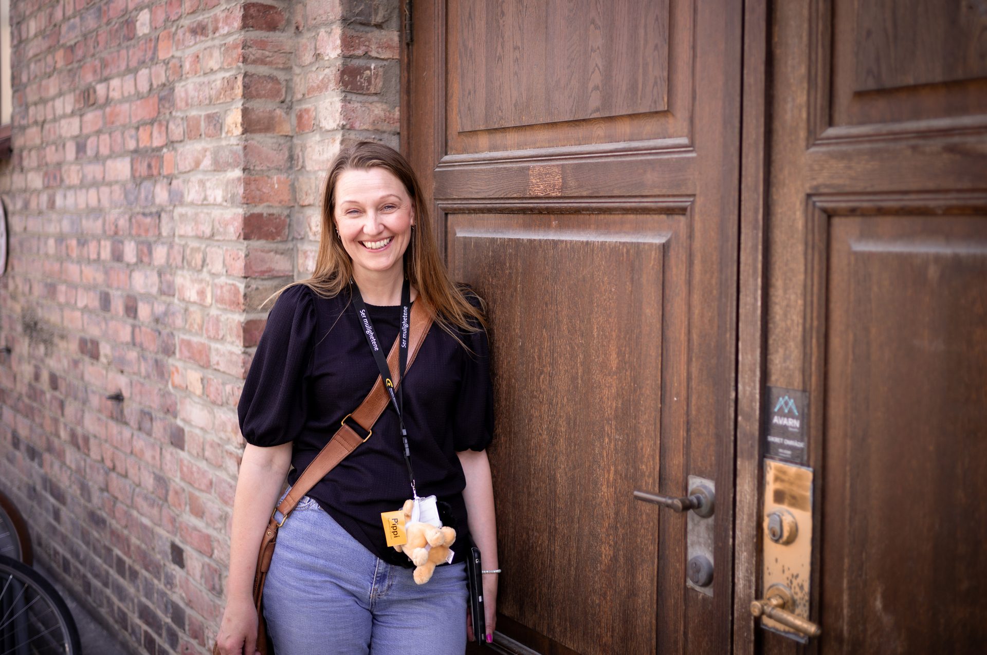 Flash photography, Smile, Fashion, Wood, Waist