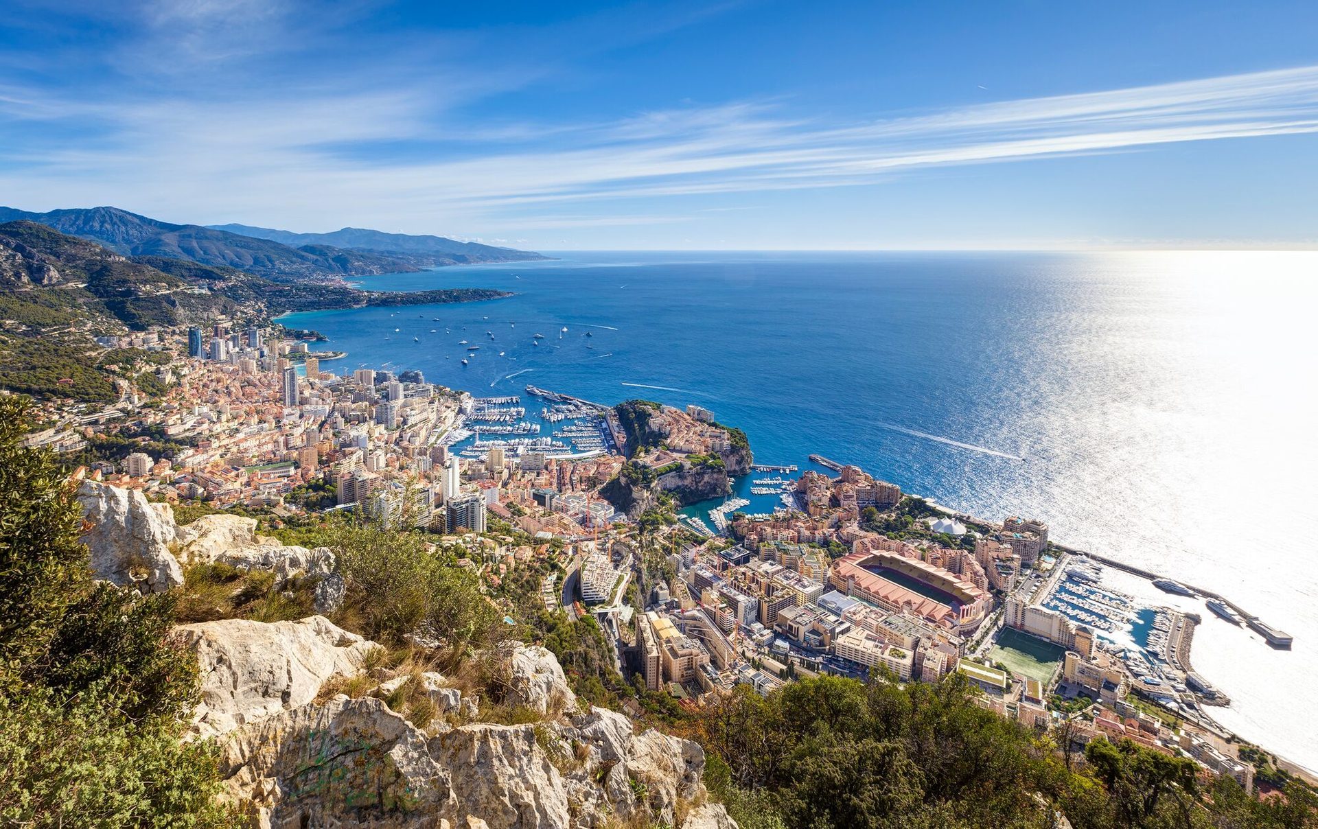 Coastal and oceanic landforms, Natural landscape, Cloud, Water, Sky, Plant, Azure, Building, Mountain, Tree