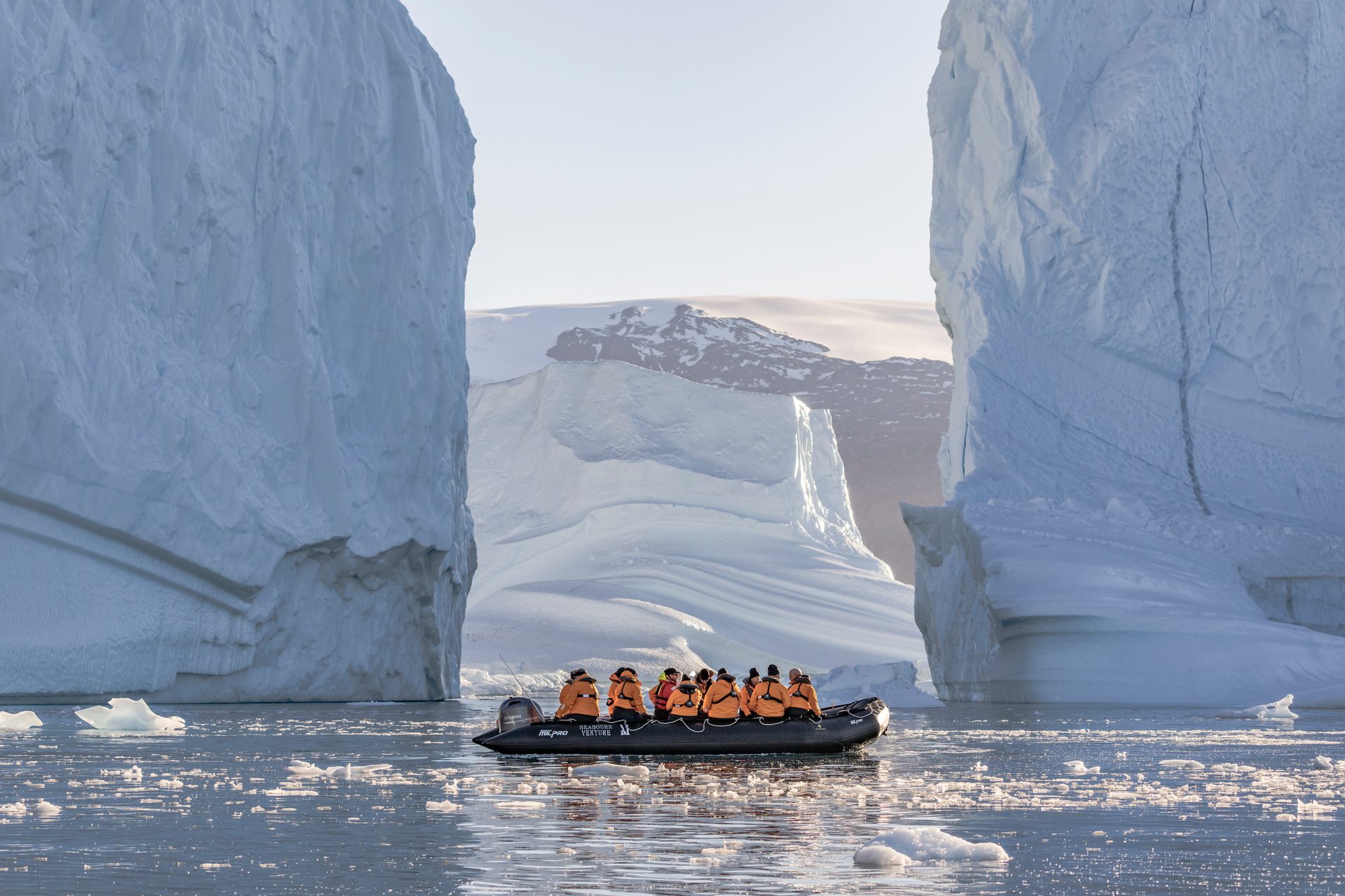 Polar ice cap, Body of water, Boat, Sky, Watercraft, Vehicle, Snow