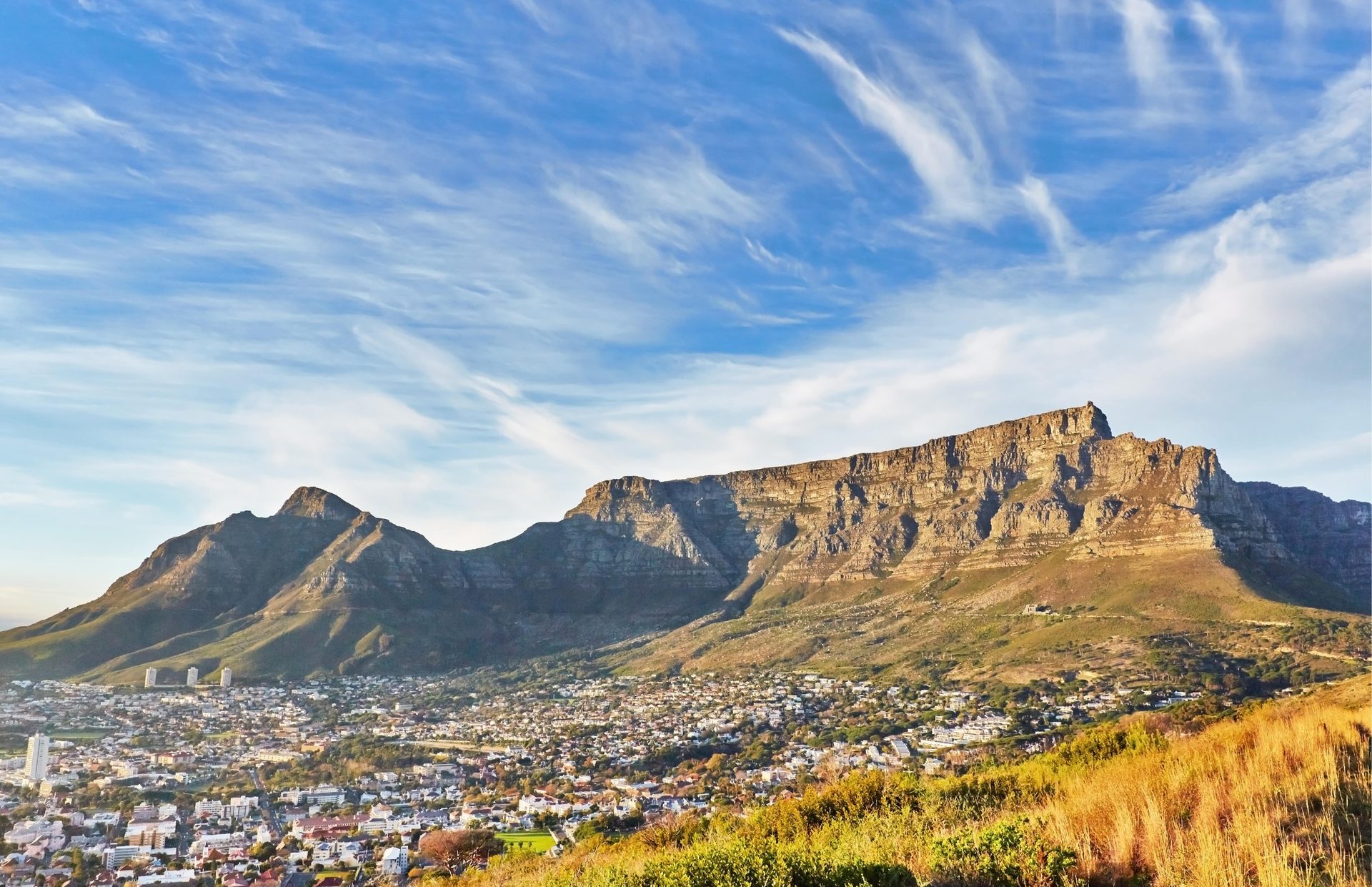 Mountainous landforms, Mountain range, Geological formation, Hill station, Highland, Terrain, Plateau, Ridge