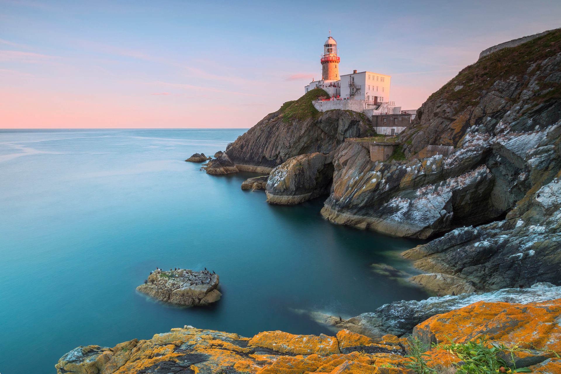 Coastal and oceanic landforms, Blue, Water, Lighthouse, Rock, Coast, Sea, Tower, Horizon, Terrain