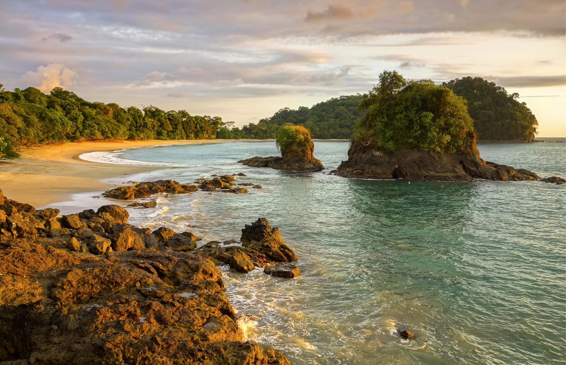 Body of water, Natural environment, Nature, Coast, Watercourse, Horizon, Rock