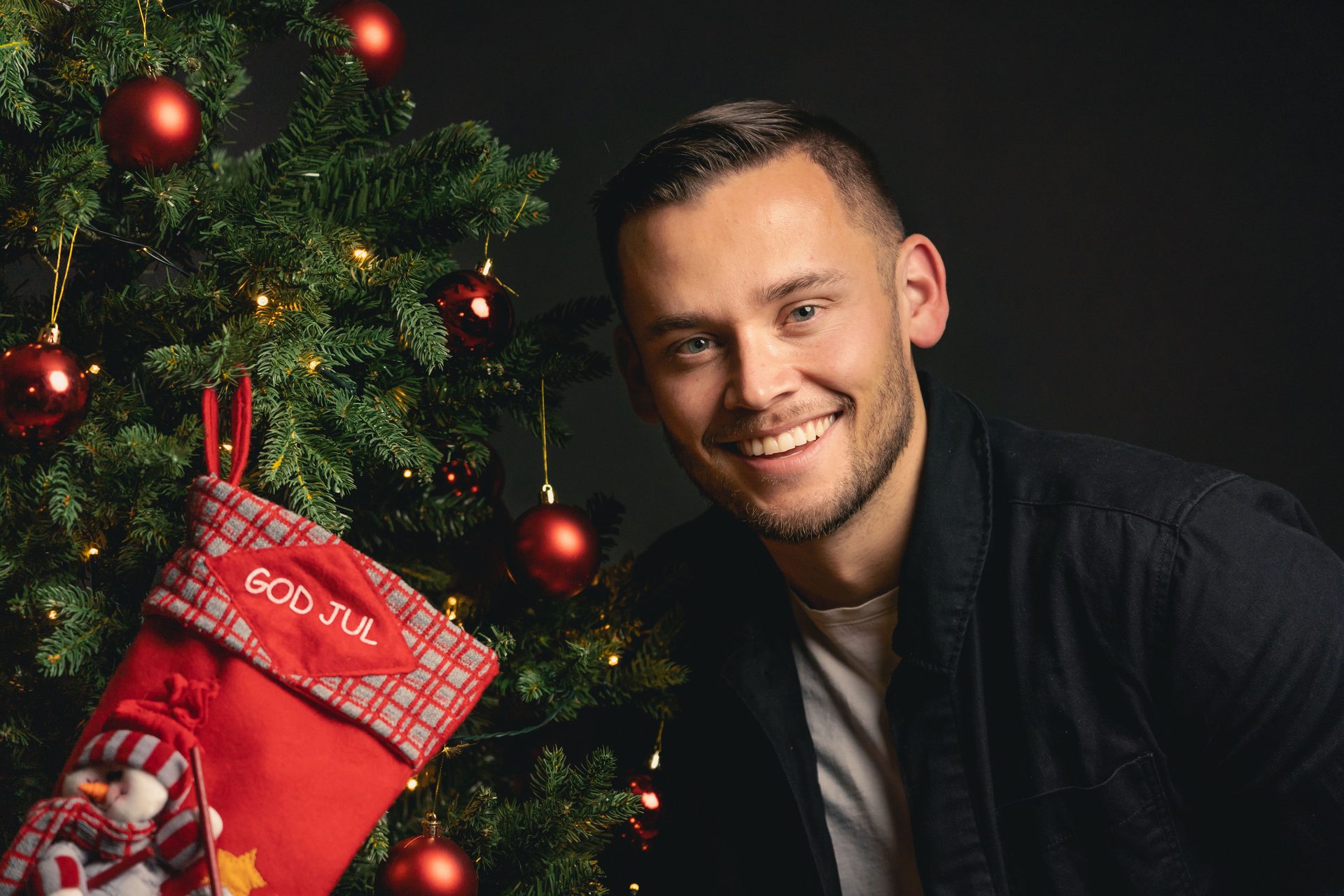 Christmas tree, Holiday ornament, Flash photography, Smile, Happy