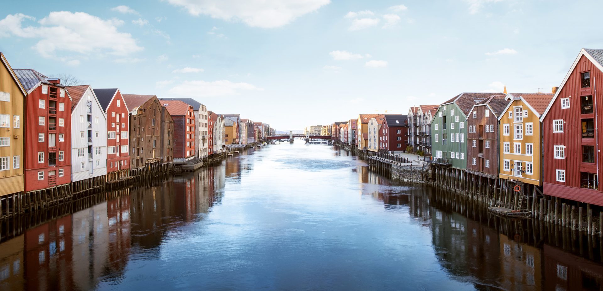 Water, Cloud, Sky, Building, Window, Watercourse, Lake, Bank