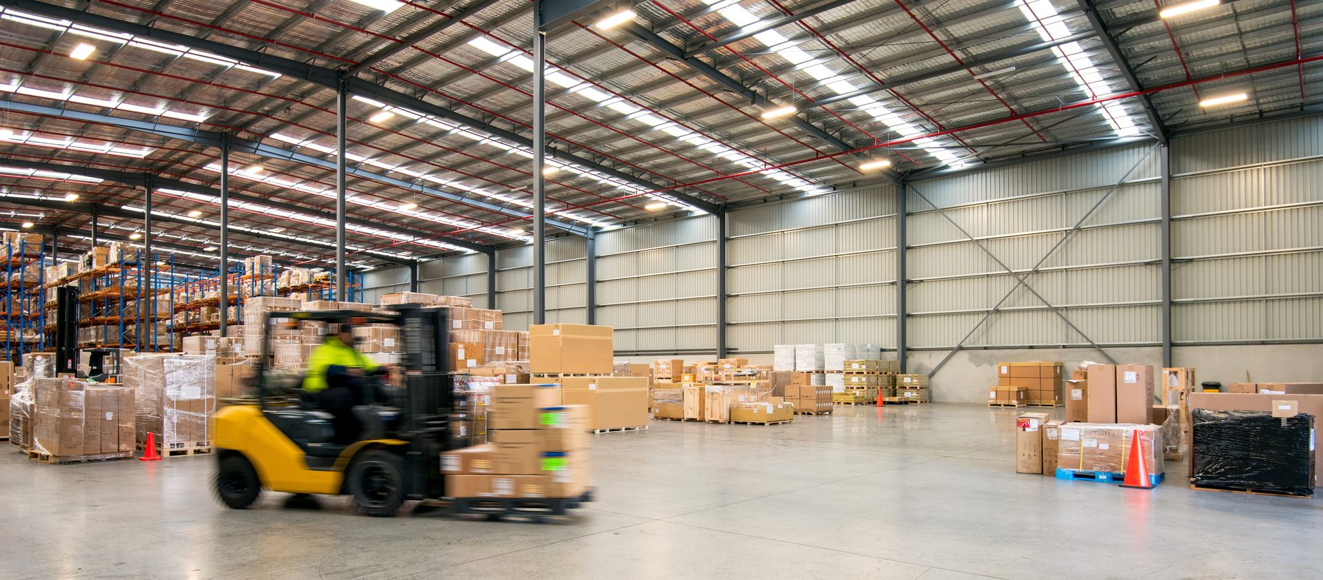 Forklift truck, Wheel, Tire, Vehicle, Wood, Flooring, Floor