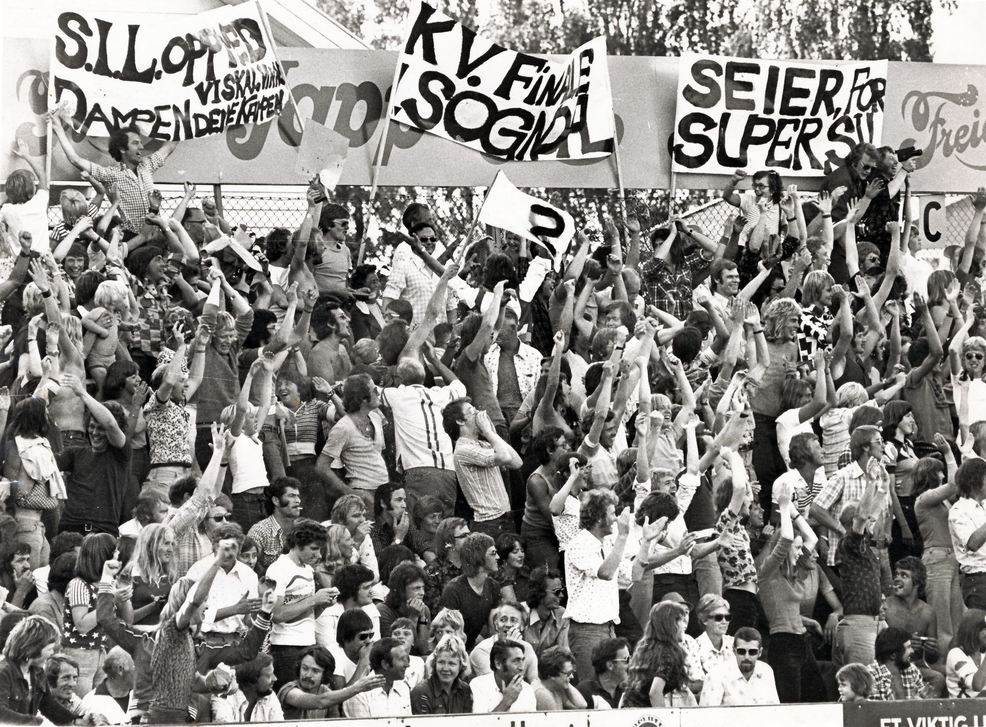 Font, Style, Crowd