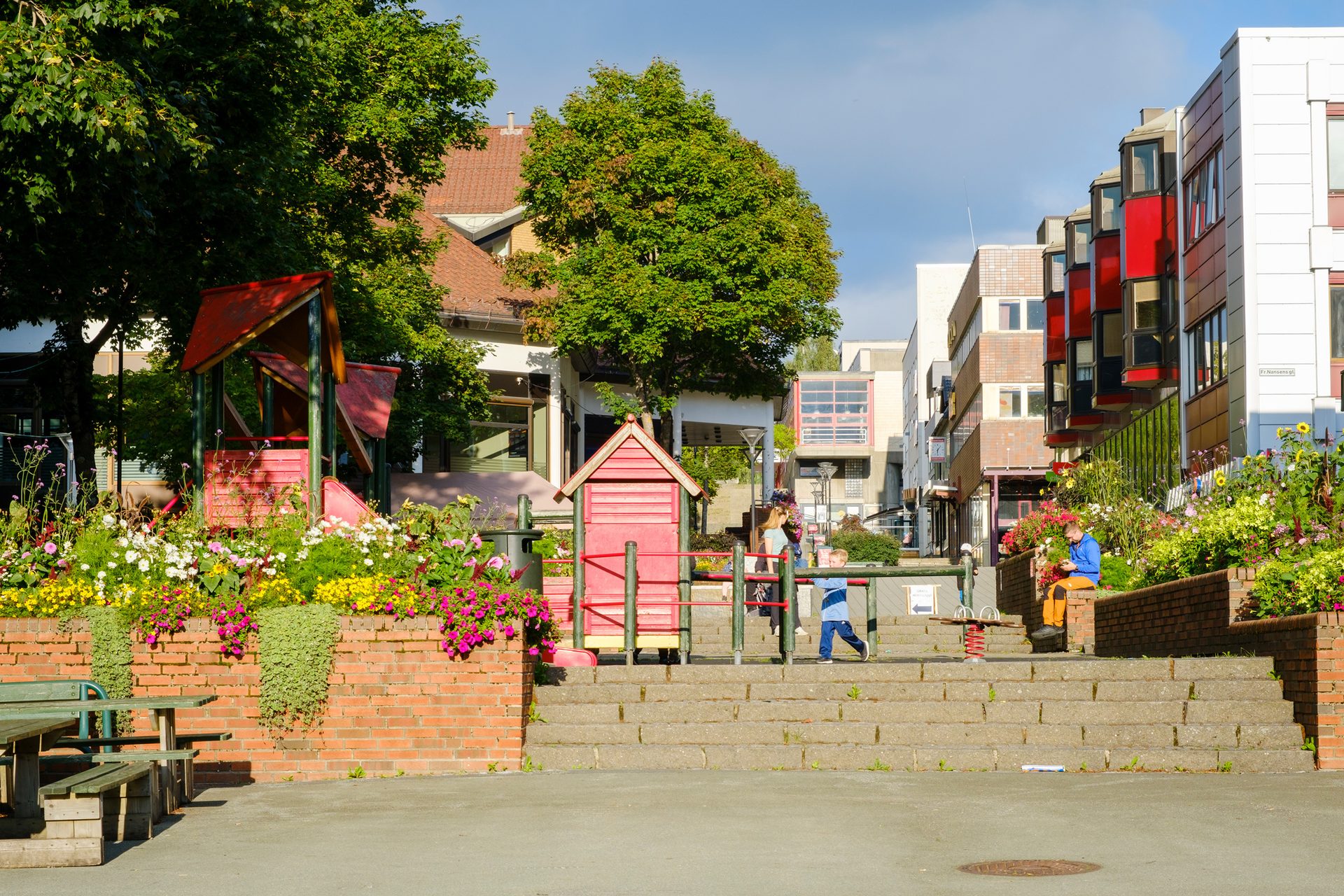 Road surface, Urban design, Plant, Sky, Building, Window, Tree, House, Neighbourhood, Leisure