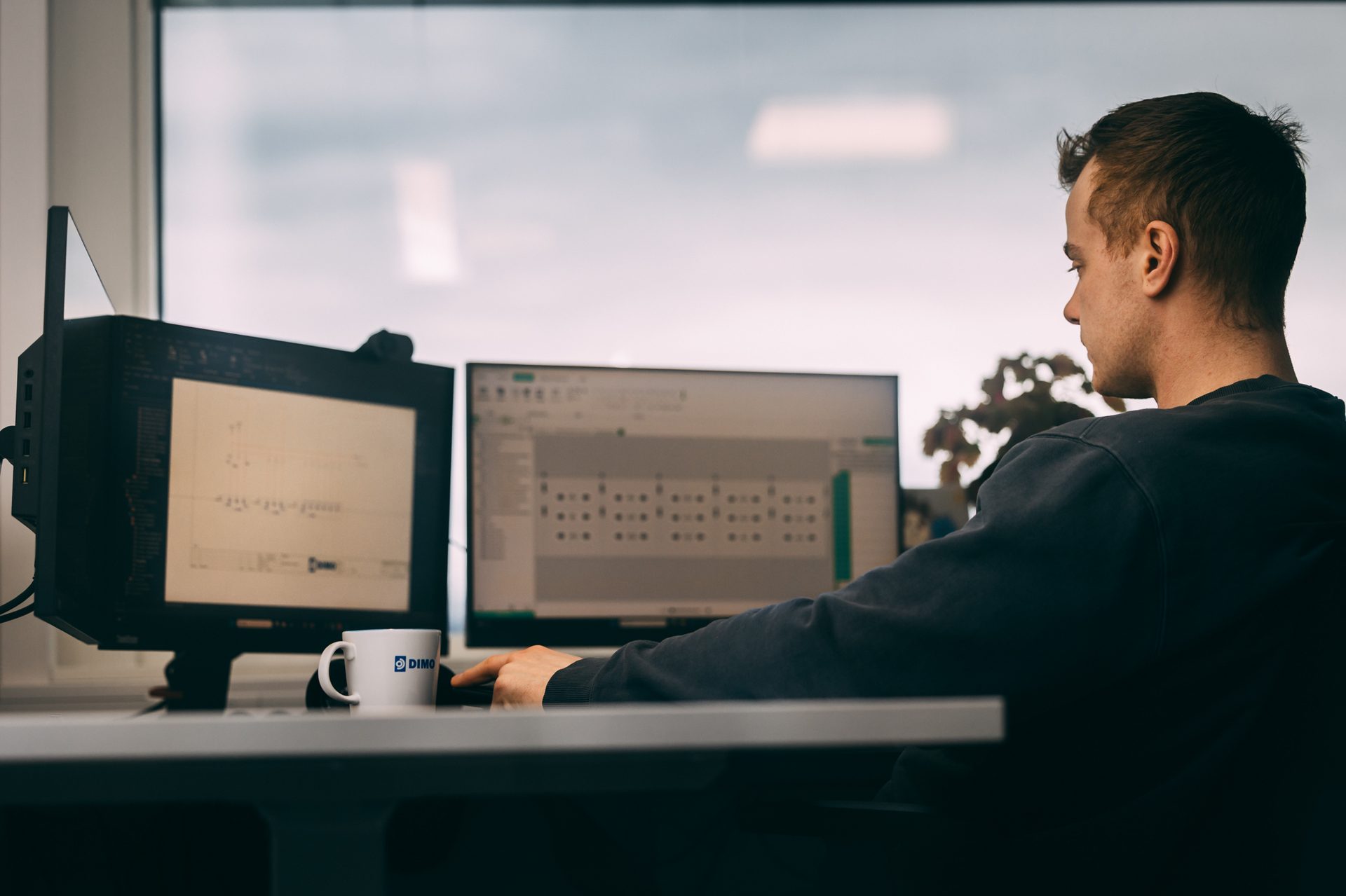 Electronic device, Personal computer, Office Equipment, Peripheral, Desk, Furniture, Gadget