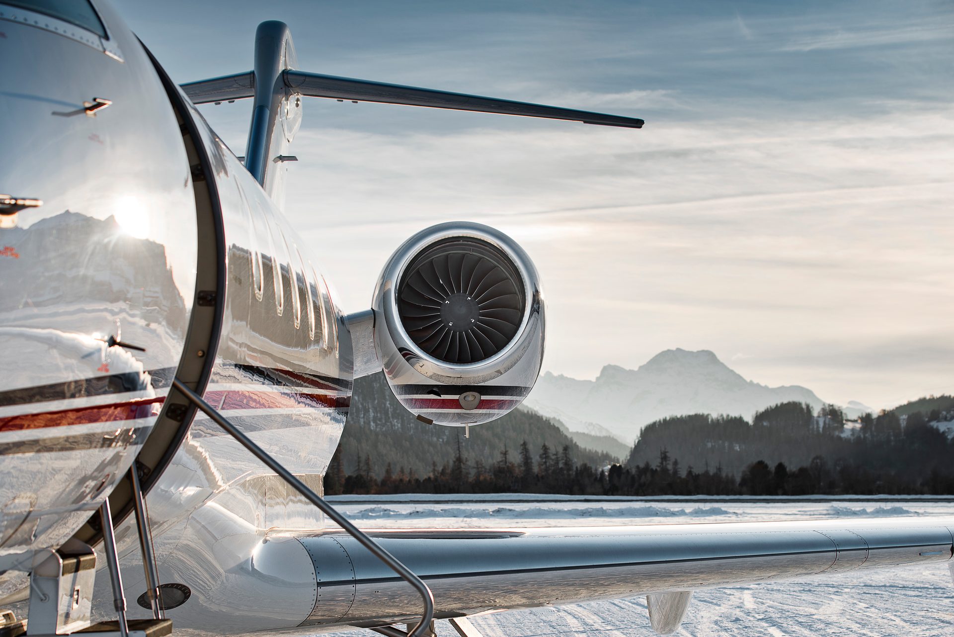 Automotive design, Motor vehicle, Cloud, Sky, Hood, Aircraft, Airplane, Aviation
