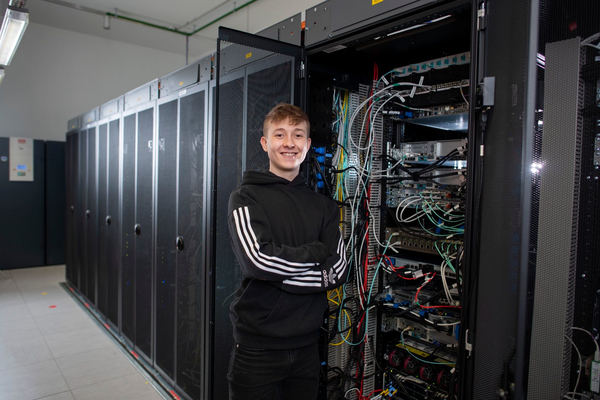 Computer cluster, Electronic device, Technology, Server