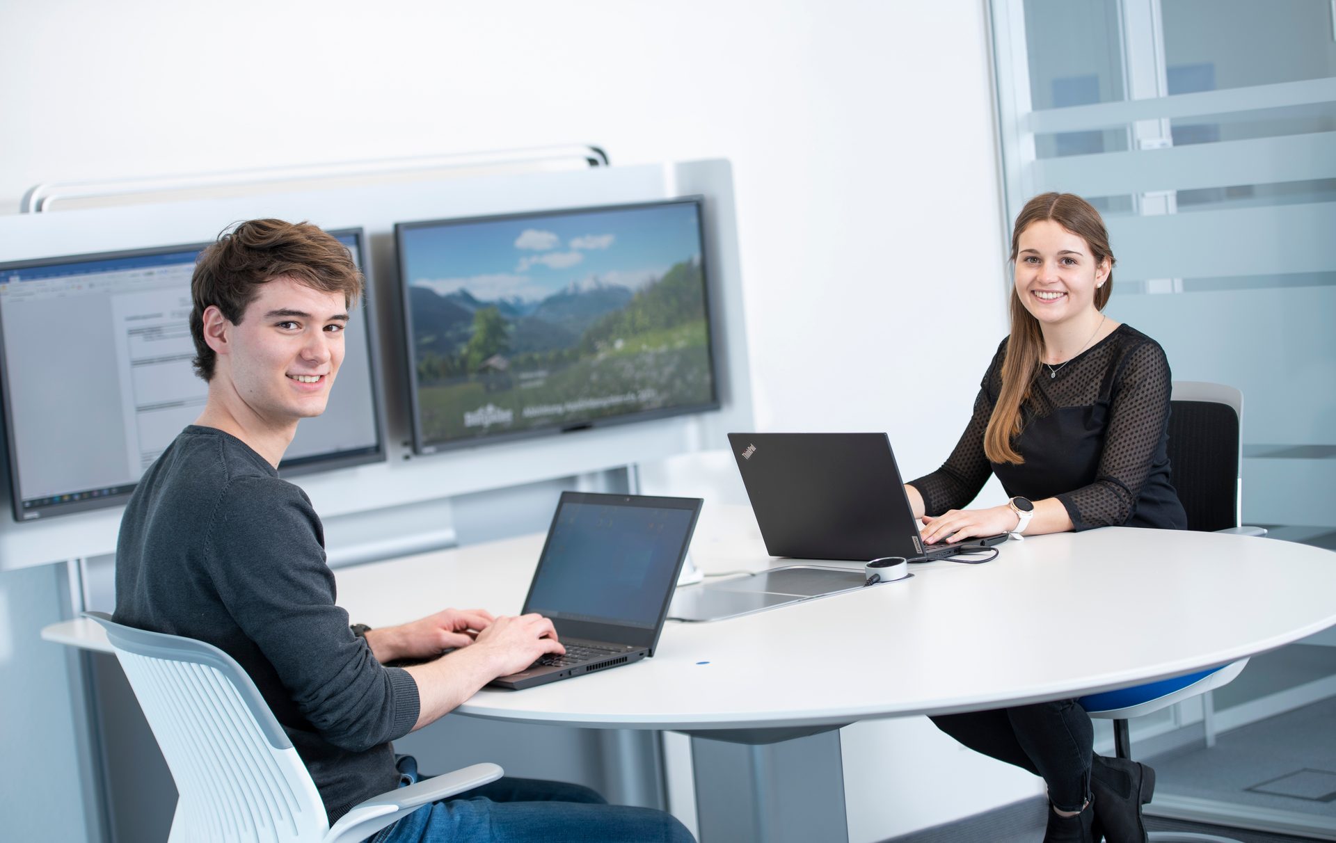 Electronic device, Office Equipment, Personal computer, Furniture, Peripheral, Table