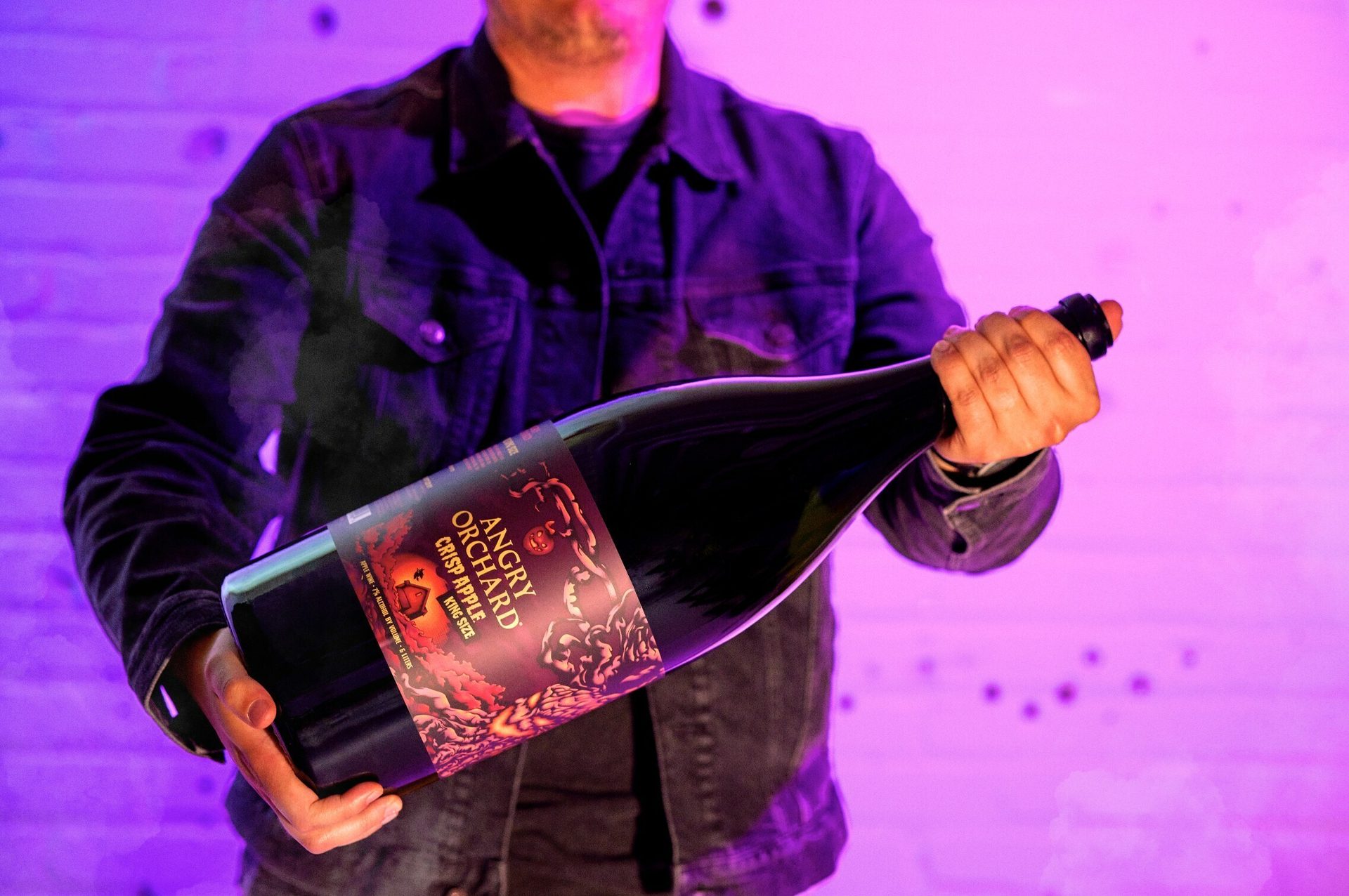 Alcoholic beverage, Bottle, Purple, Wine, Sleeve, Drink