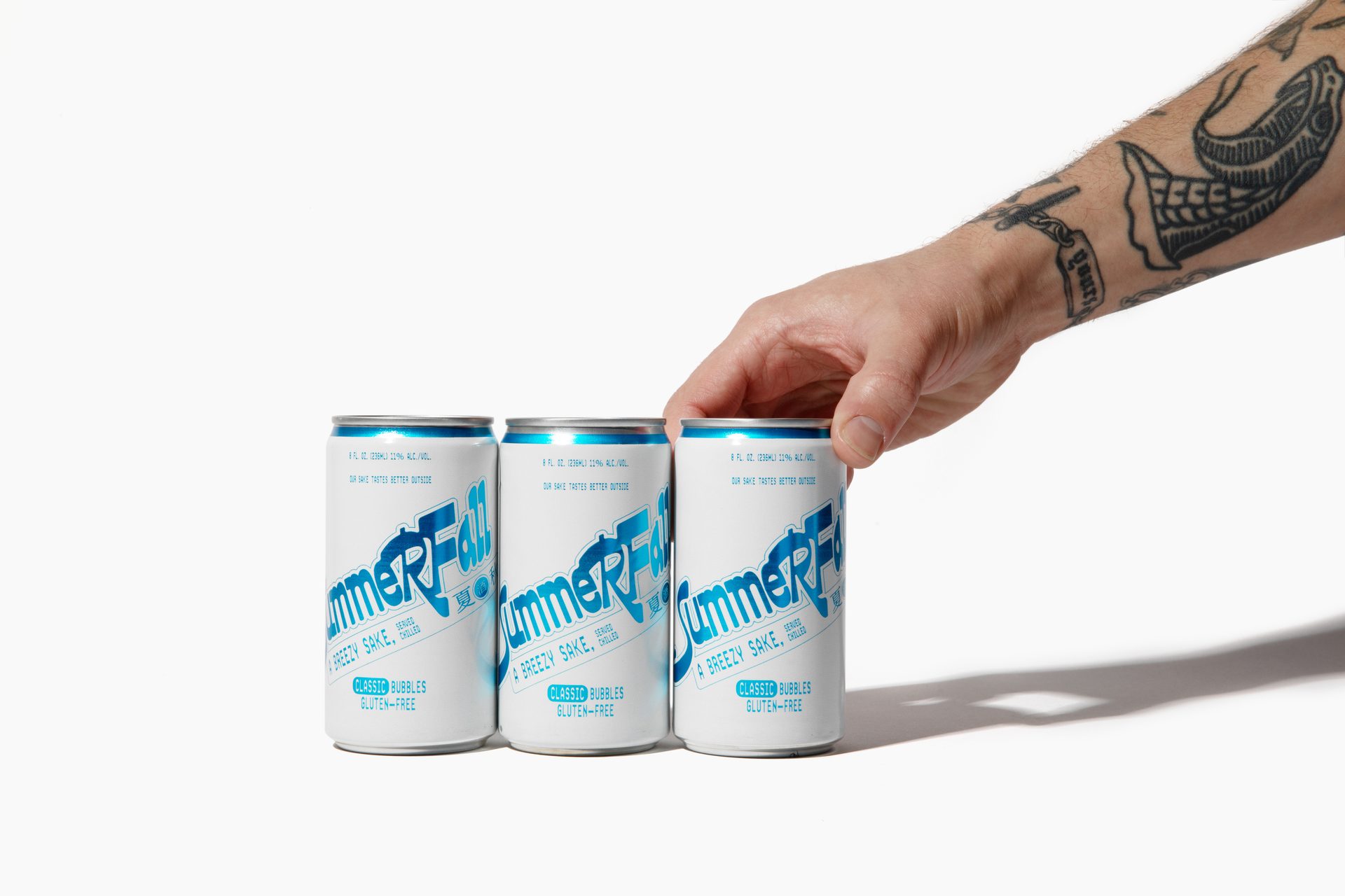 Hand, Liquid, Drinkware, Gesture, Sleeve, Drink, Finger, Tableware