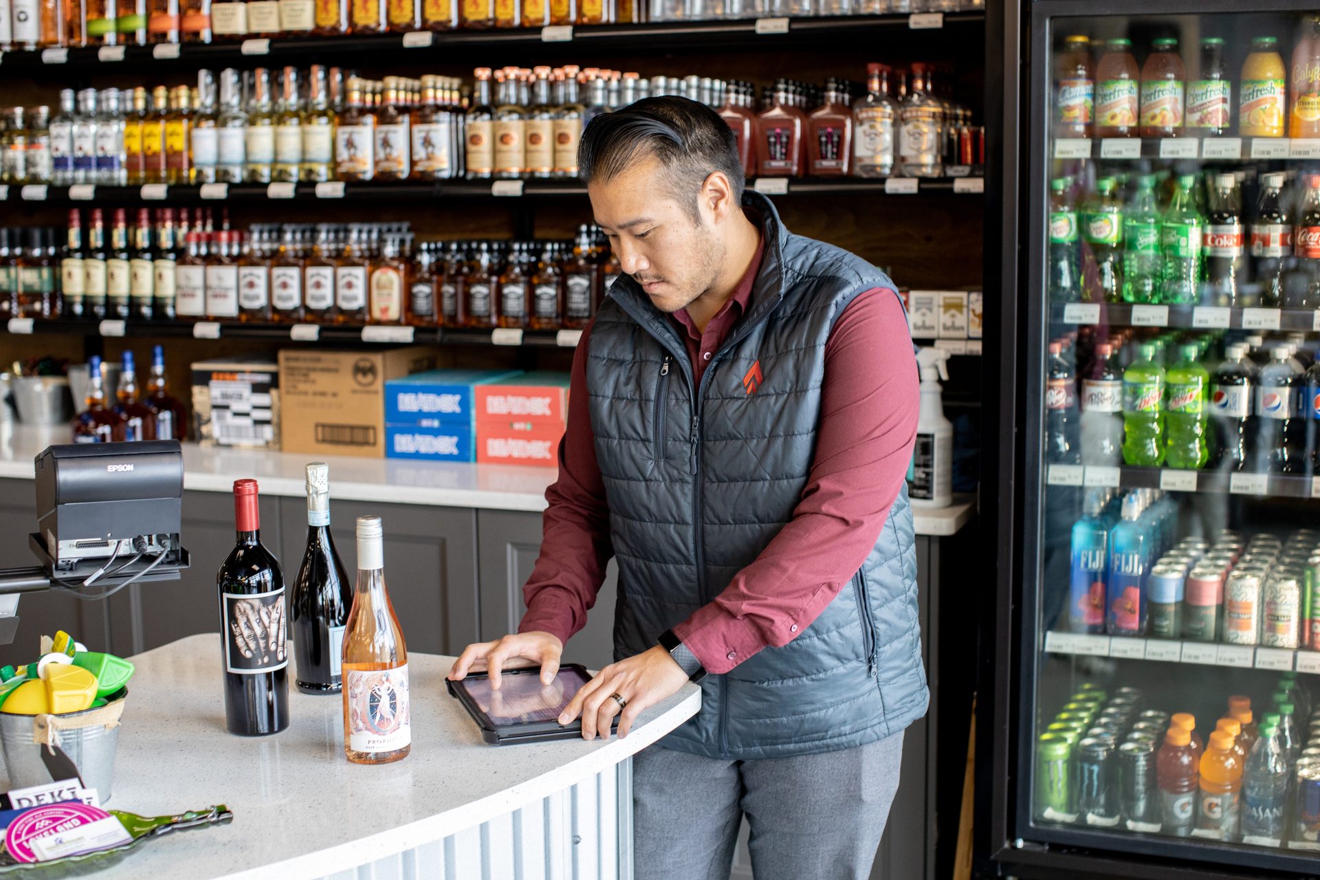 Drinking establishment, Alcoholic beverage, Glass bottle, Shelf, Drink, Customer, Retail, Barware, Alcohol