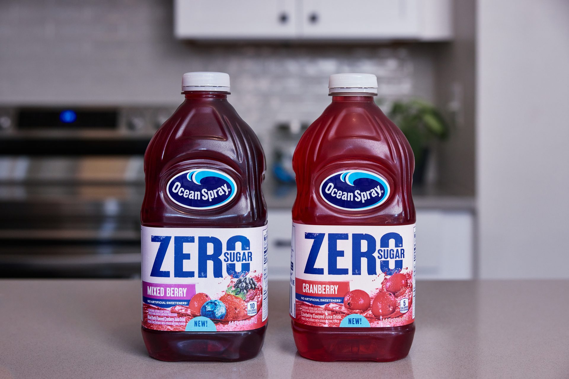 Bottle cap, Food, Liquid, Ingredient, Fluid, Condiment, Sauces, Solution