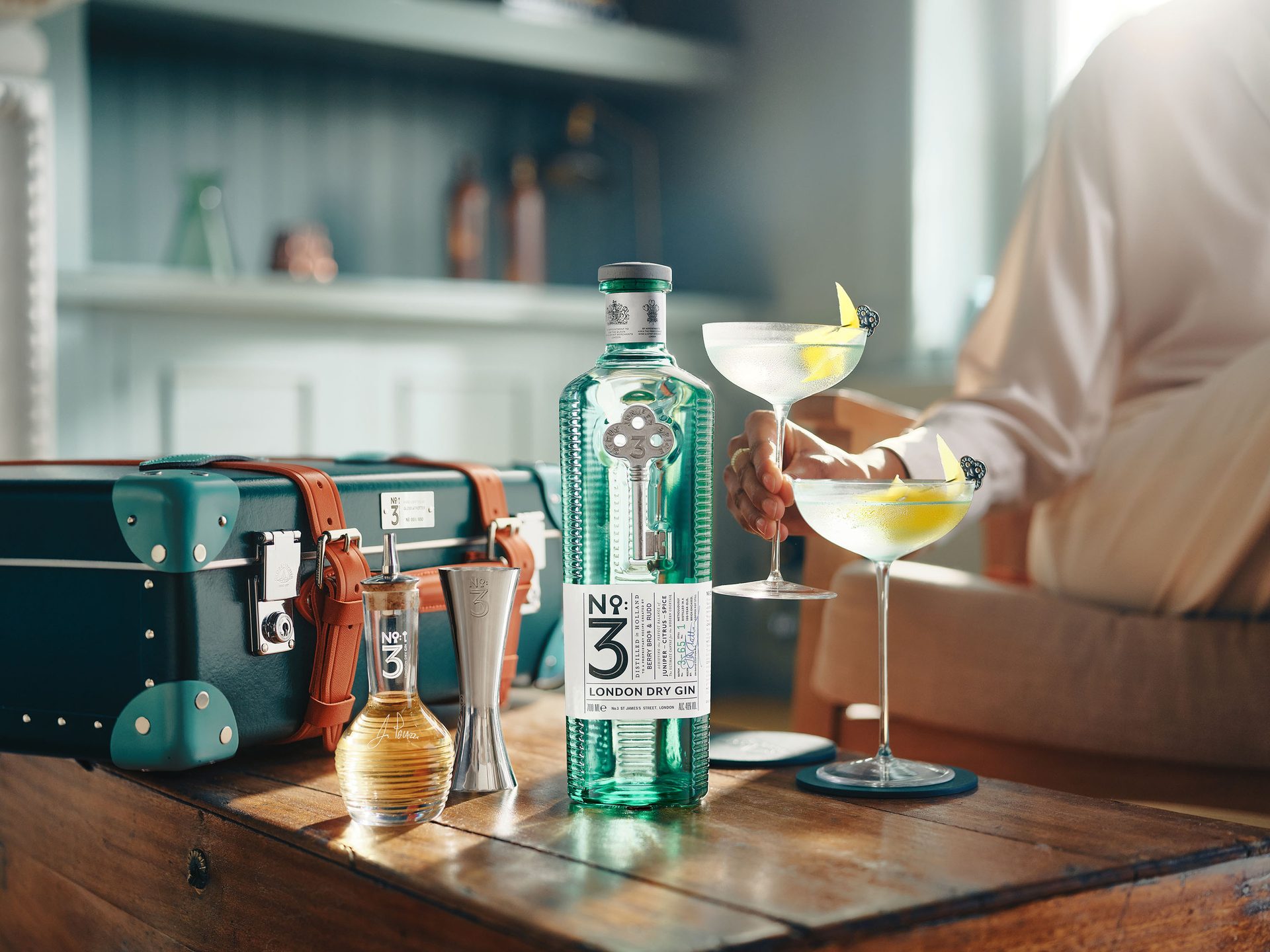 Alcoholic beverage, Tableware, Drinkware, Table, Bottle, Barware, Fluid, Drink, Solution, Liquid