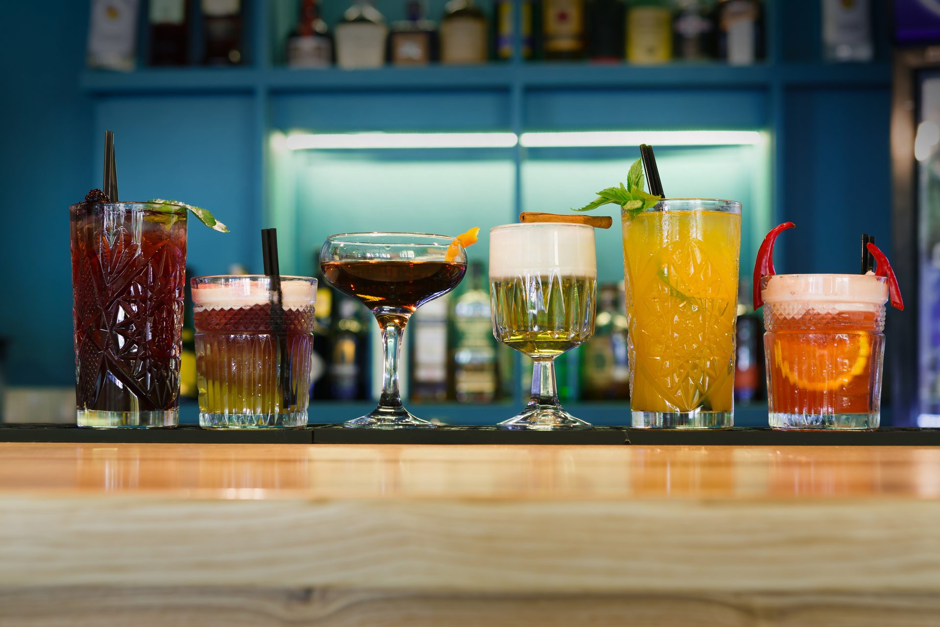 Alcoholic beverage, Beer glass, Tableware, Drinkware, Liquid, Barware, Ap&#xE9;ritif, Drink, Solution, Stemware