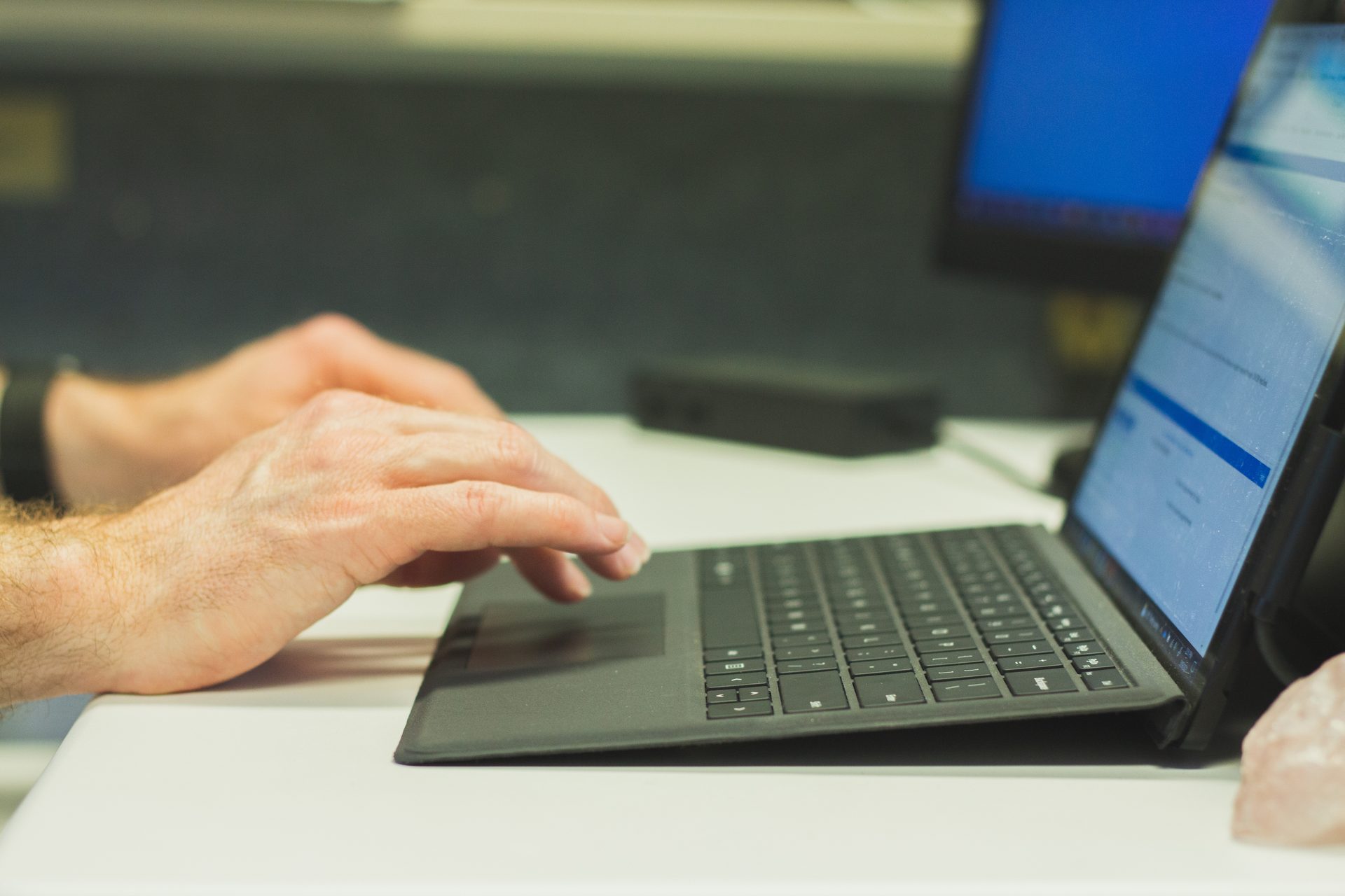 Personal computer, Input device, Hand, Netbook, Laptop, Touchpad, Gesture