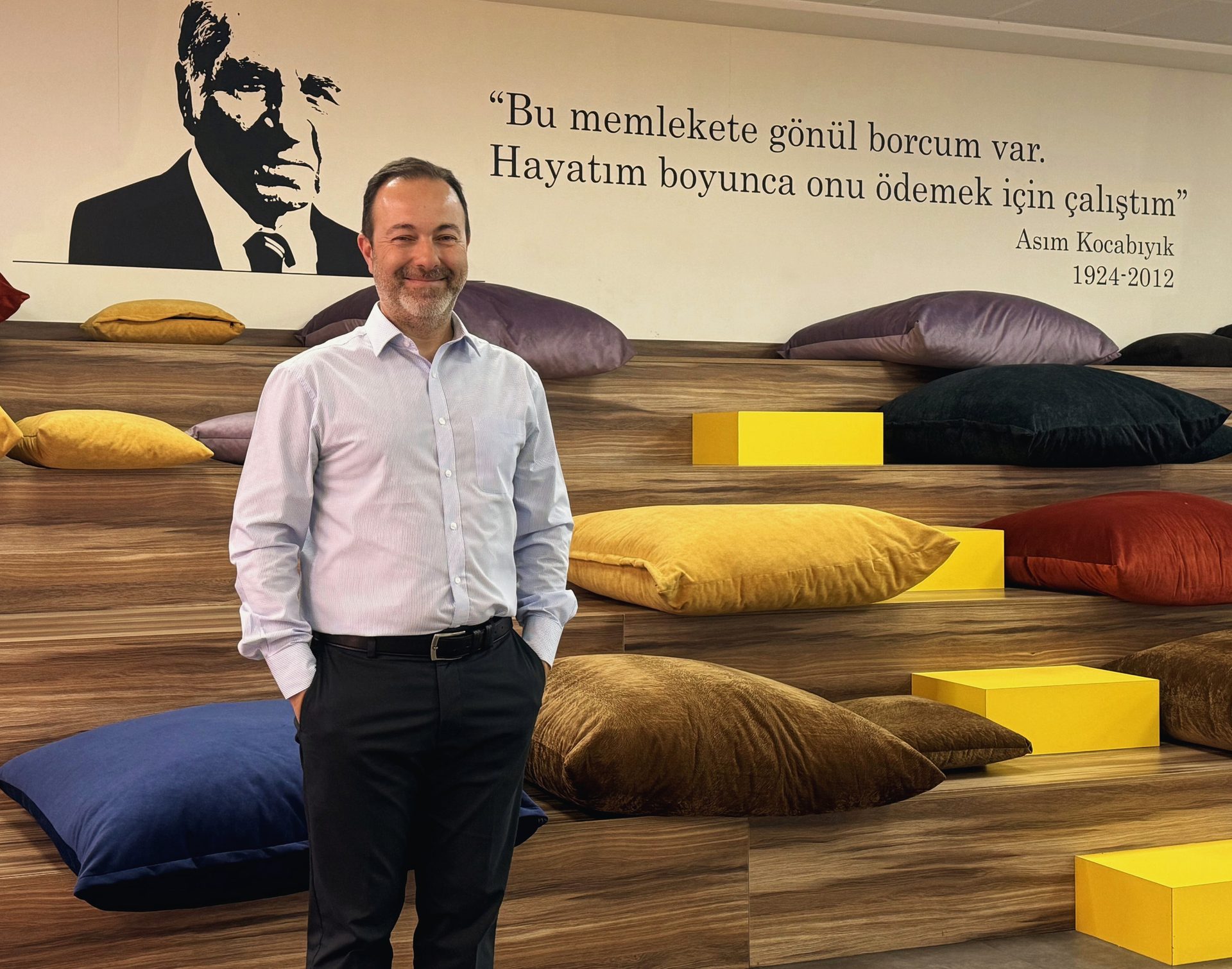 Interior design, Living room, Throw pillow, Furniture, Flooring, Floor, Couch, Comfort, Cushion, Daybed