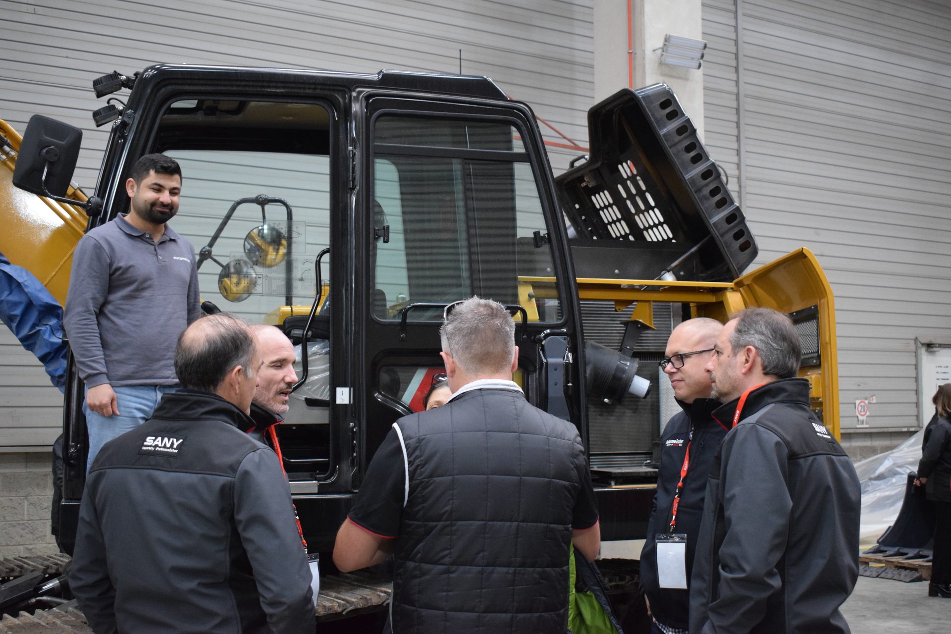 High-visibility clothing, Trousers, Workwear, Jacket, Job, Machine