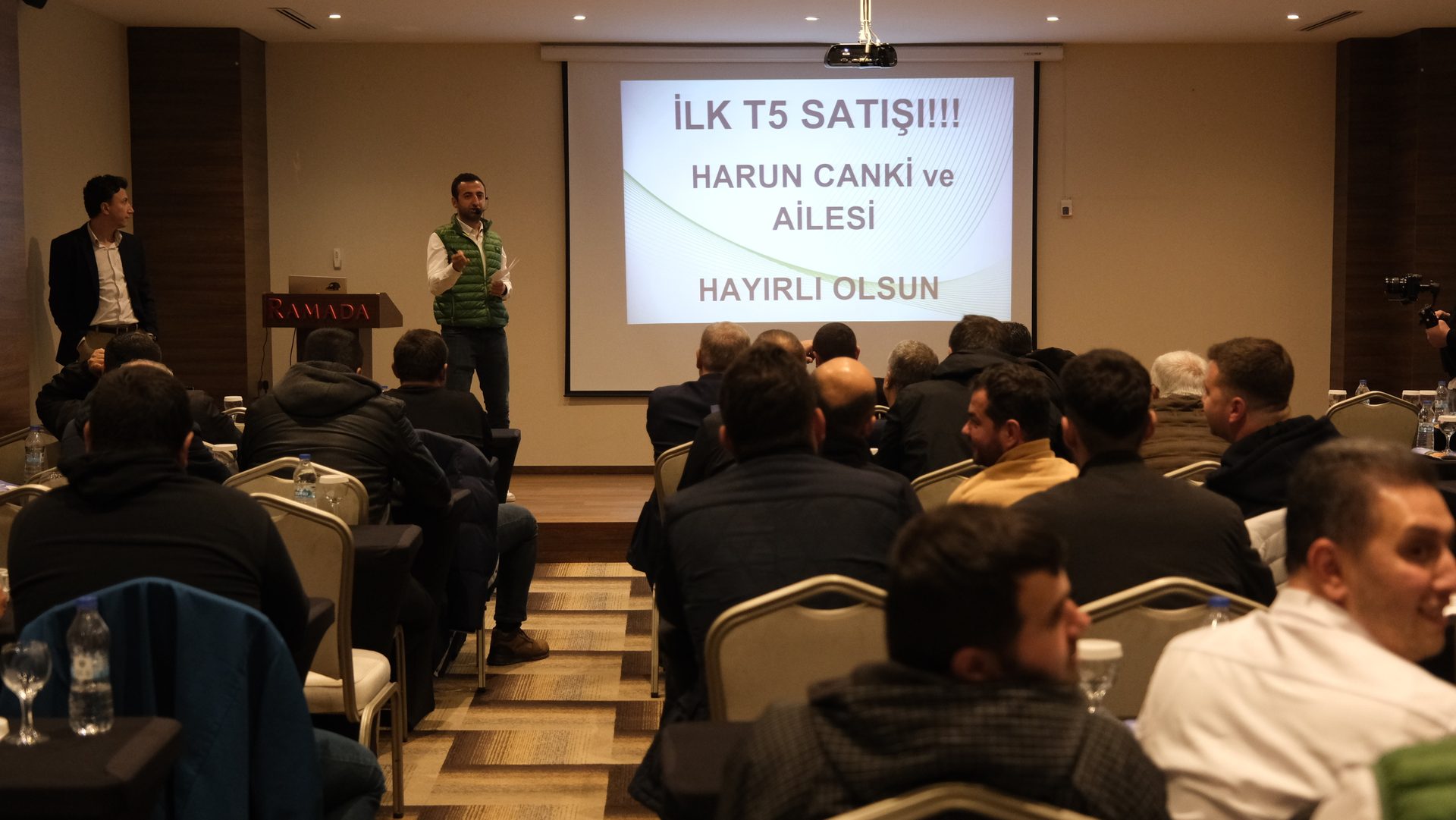 Human body, Clothing, Head, Furniture, Hand, Outerwear, Event, Shirt, Chair, Interaction