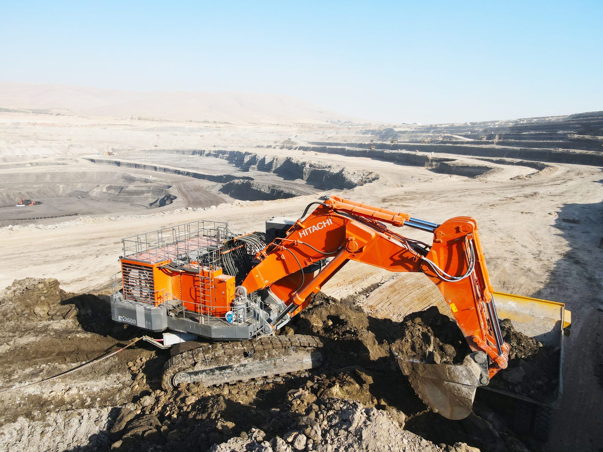 Heavy equipment, geological phenomenon, Terrain, Soil, Machine, Geology, Bulldozer, Construction