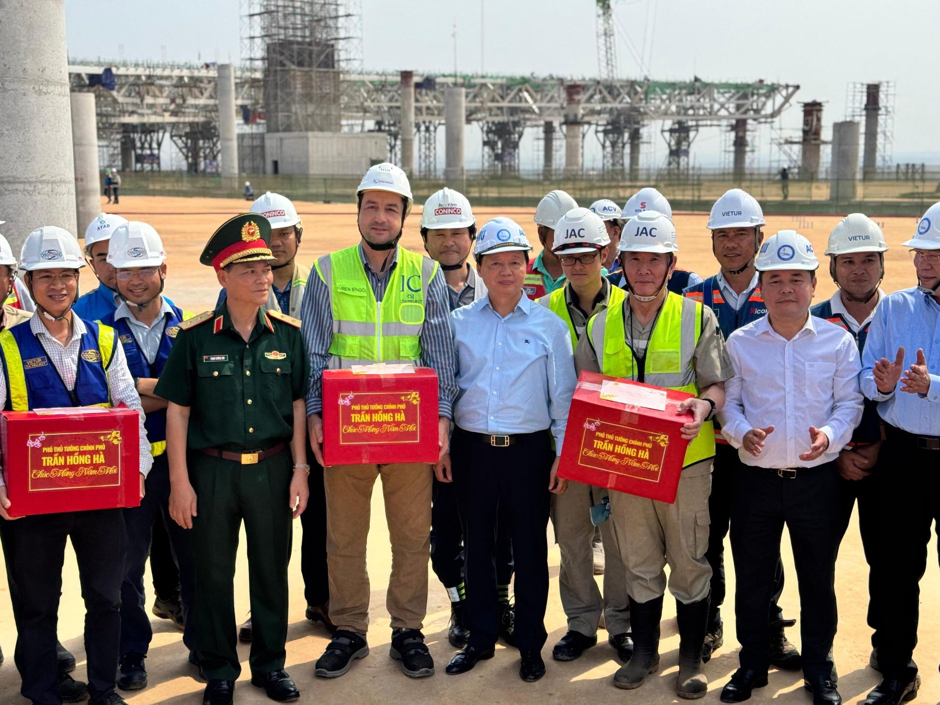 Hard hat, Engineer, Workwear, Helmet