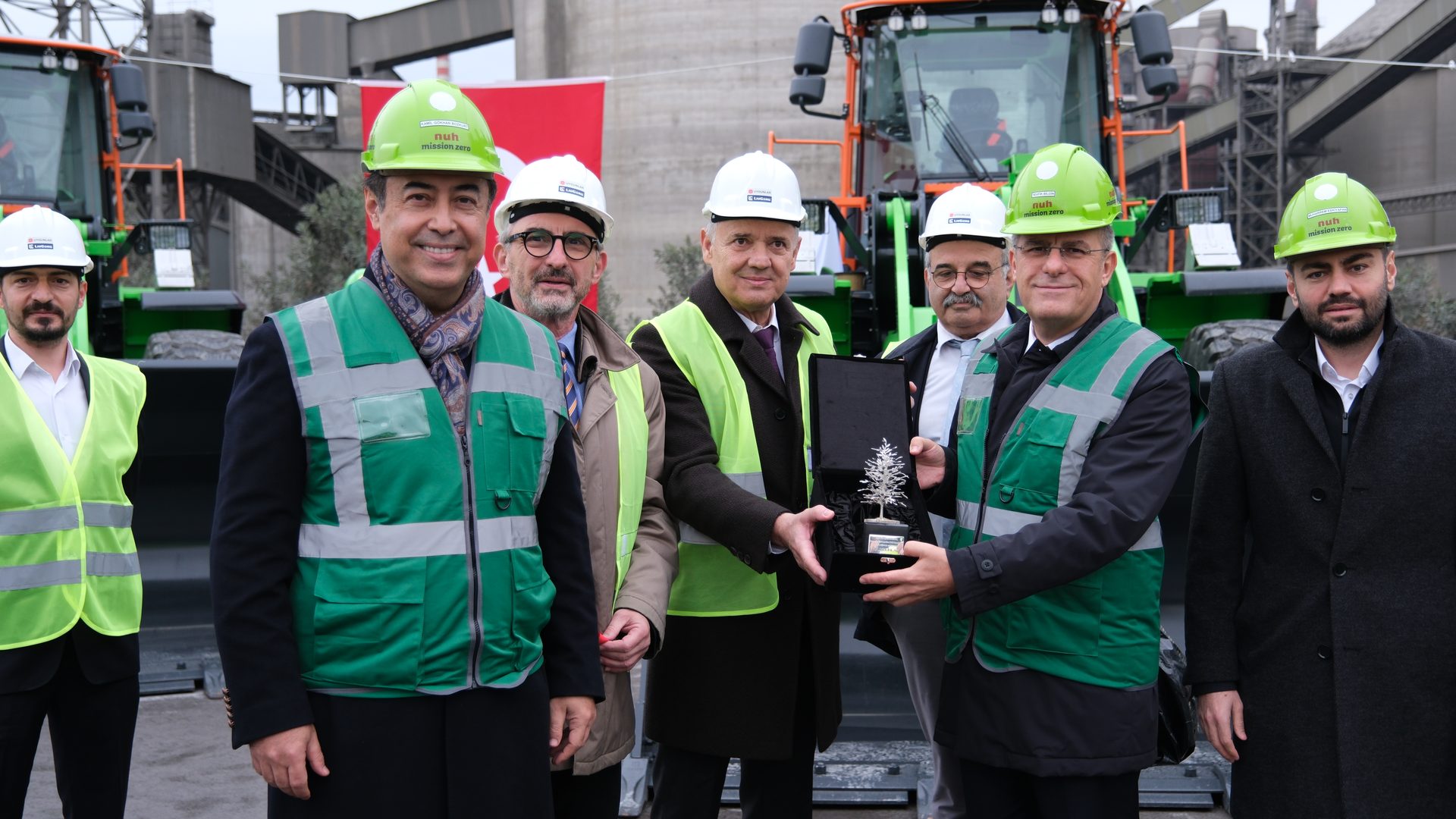 Personal protective equipment, High-visibility clothing, Hard hat, Construction worker, Workwear, Helmet, Engineer, Job, Vest