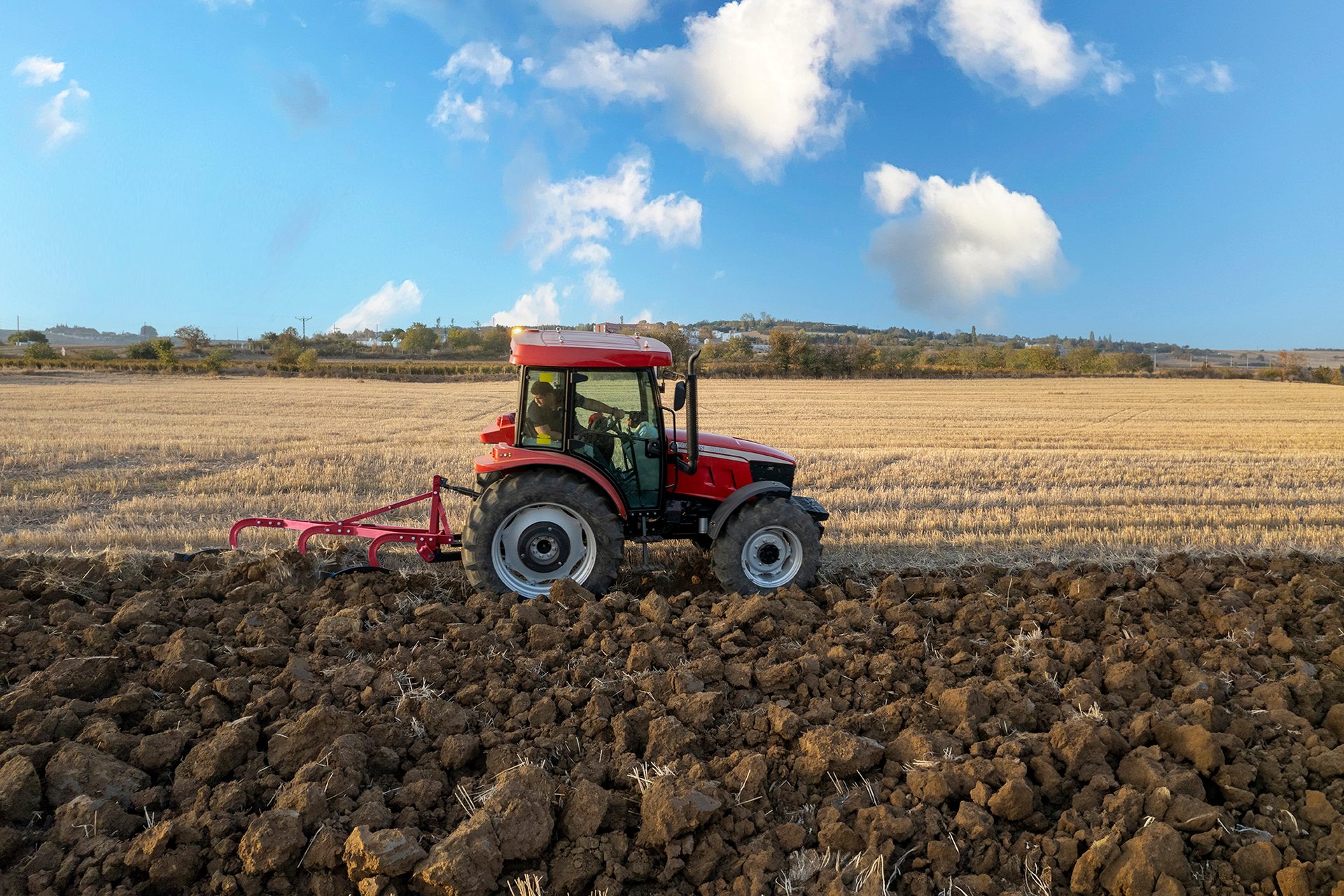 Automotive tire, Agricultural machinery, Wheel, Sky, Cloud, Vehicle, Tractor, Tread, Agriculture
