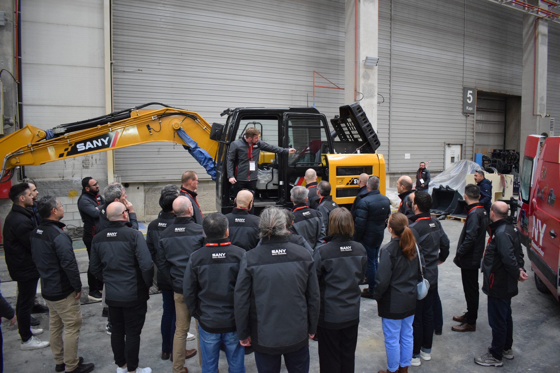 High-visibility clothing, Heavy equipment, Workwear, Job, Machine