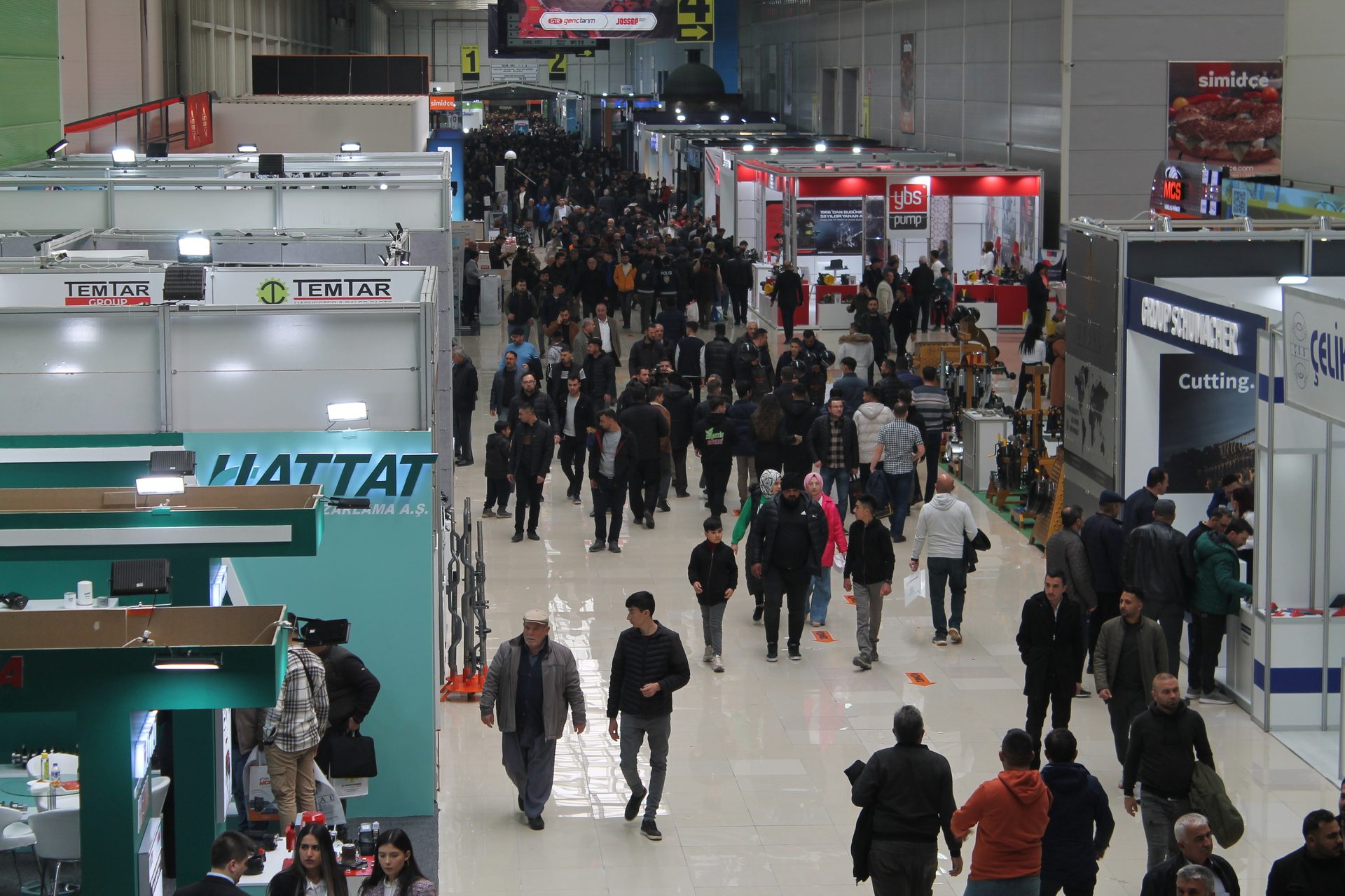 Flooring, Floor, Technology, Ceiling, Exhibition, Crowd, Logo