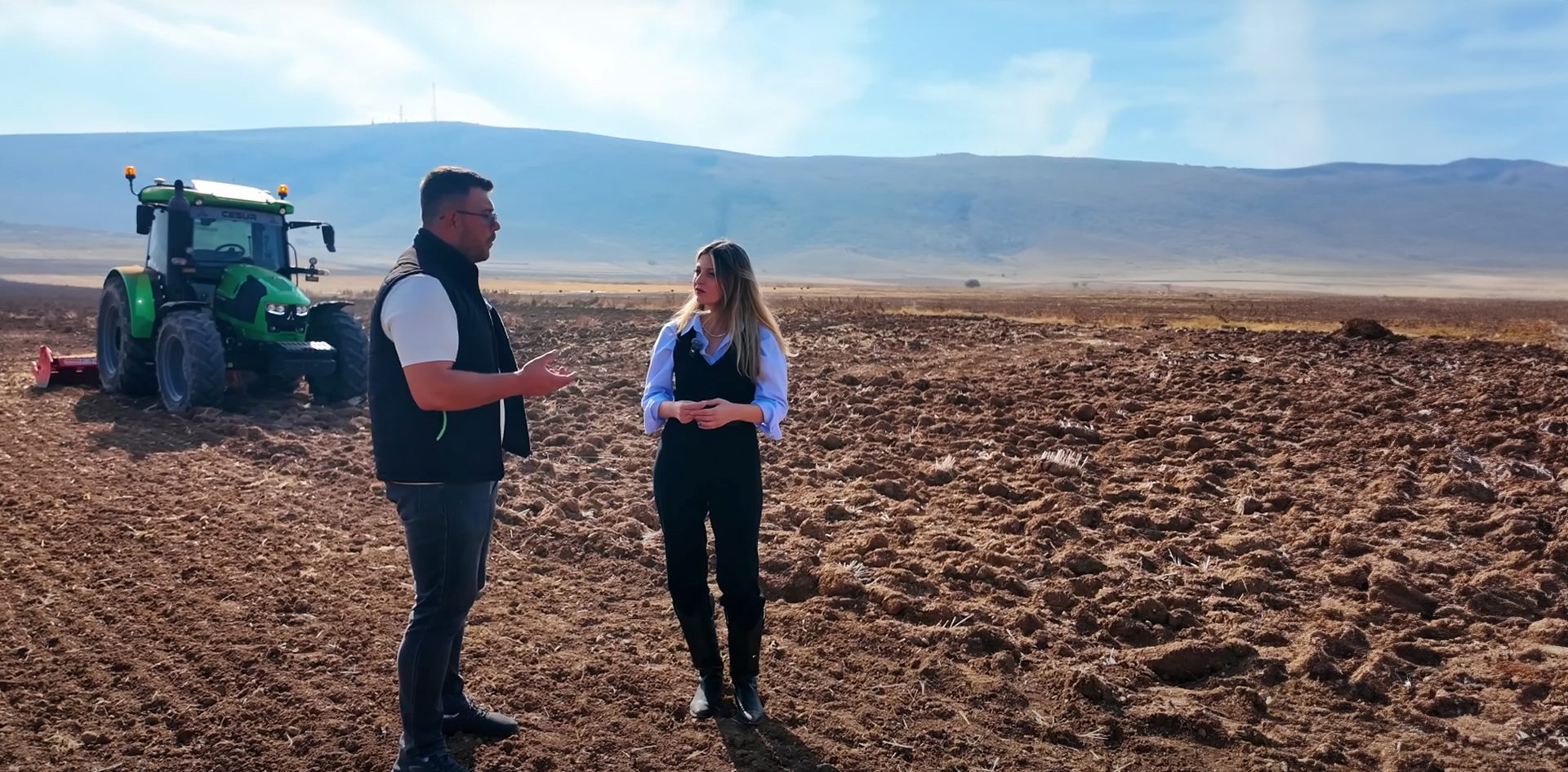 People in nature, Plain, Ecoregion, Grassland, Agriculture, Field, Soil