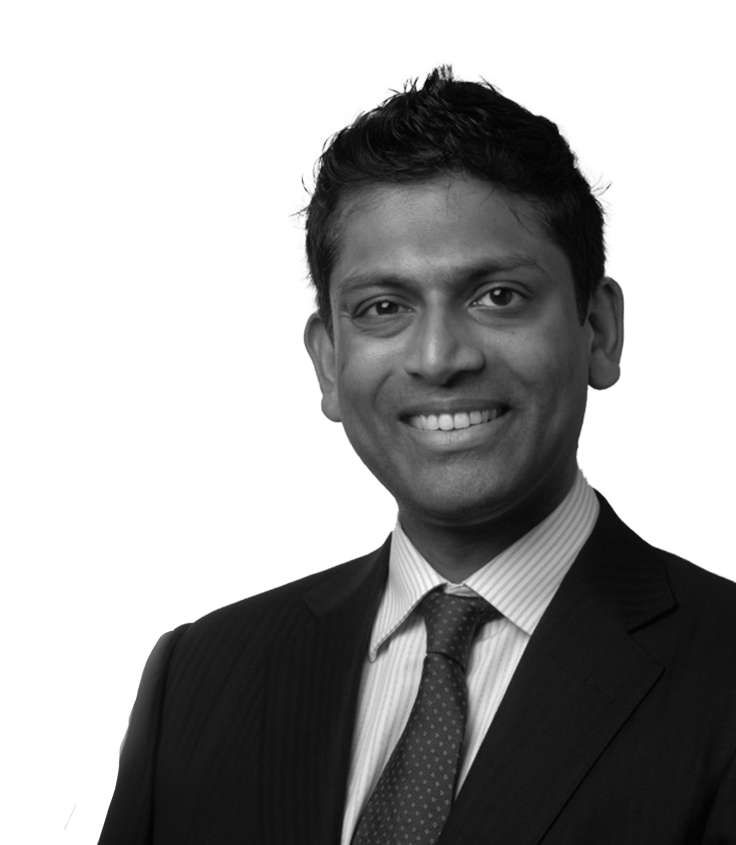 Dress shirt, Forehead, Smile, Chin, Eyebrow, Tie, Sleeve, Gesture, Collar, Suit